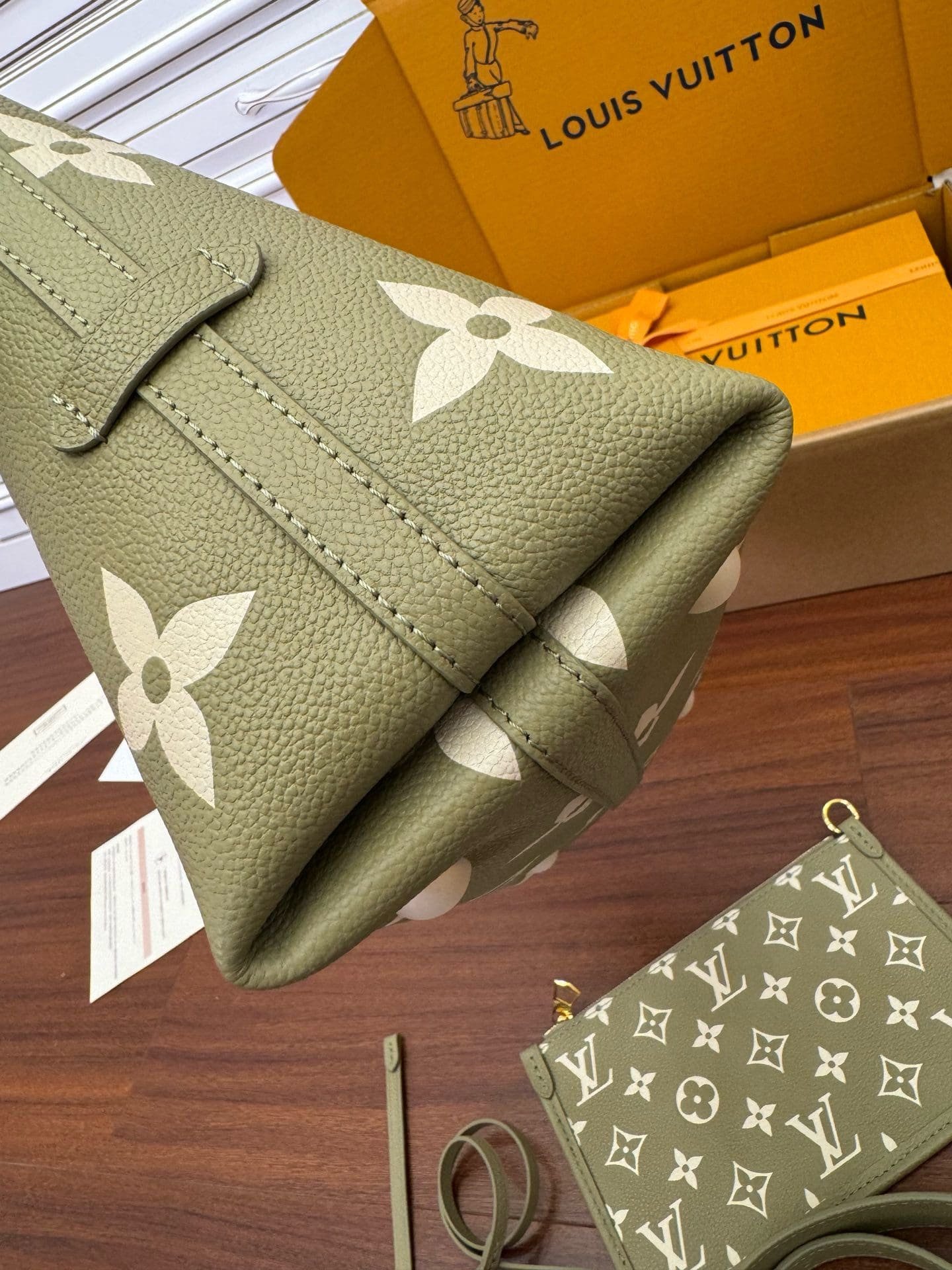 L0vis Vvtt0n M46672 CarryAll PM