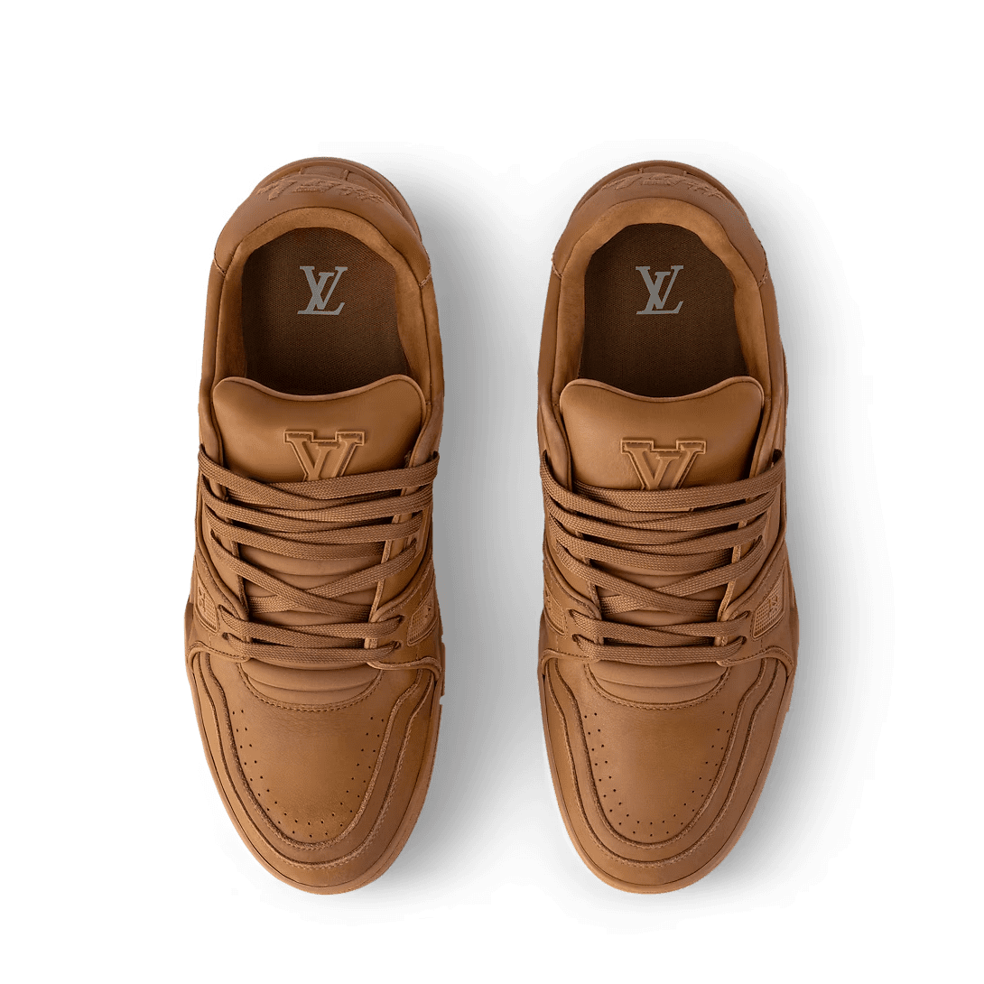 L0vis Vvtt0n 1ADEQ7 LV Trainer Distressed Sneaker