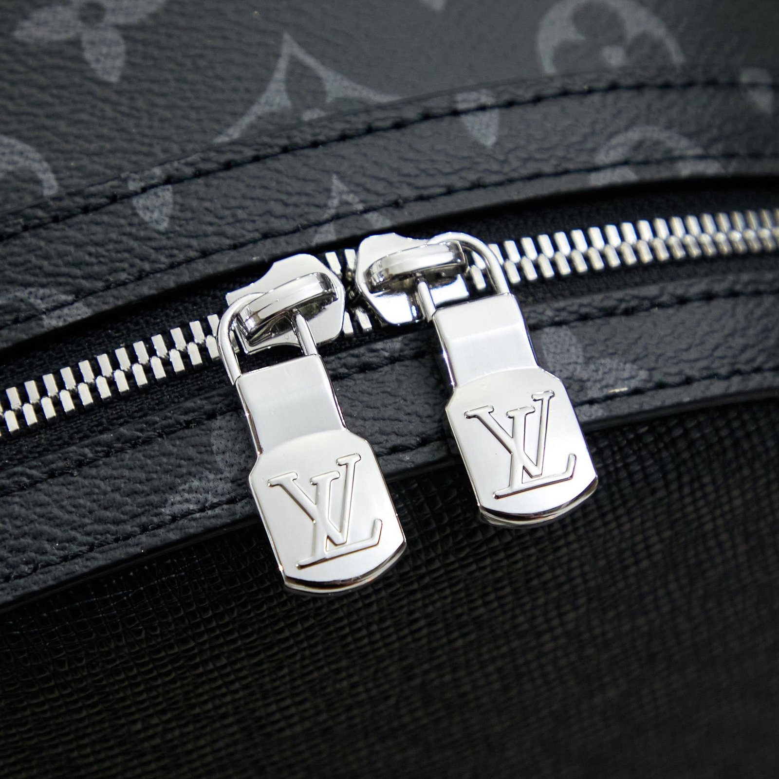 L0vis Vvtt0n M31033 Discovery Backpack