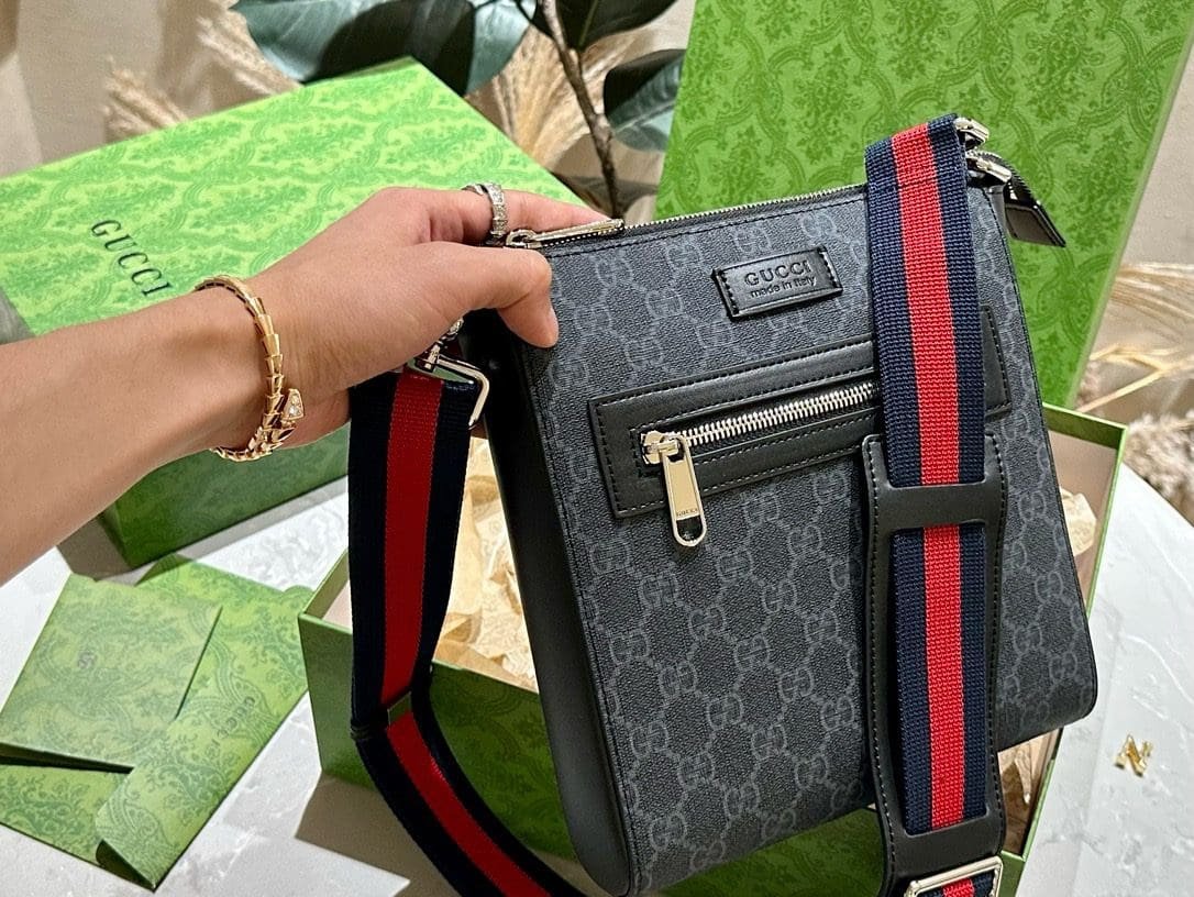 Gvc*1 BLACK MESSENGER