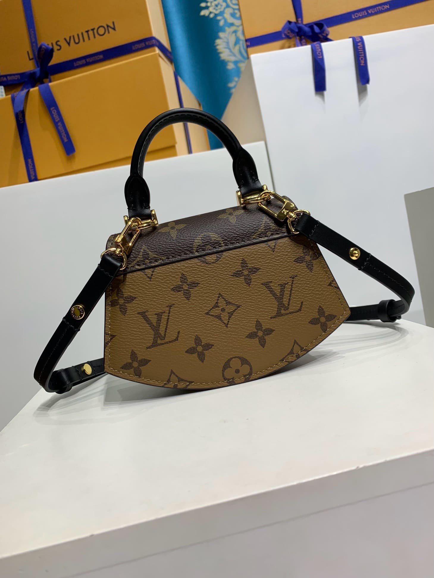 L0vis Vvtt0n M83473 PICO TILSITT BAG