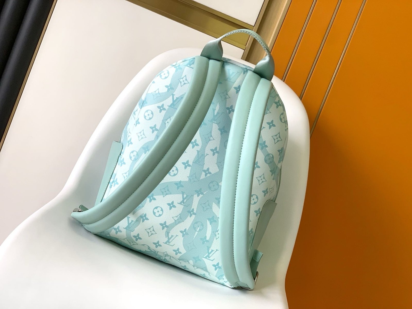 L0vis Vvtt0n M22519 Discovery Backpack