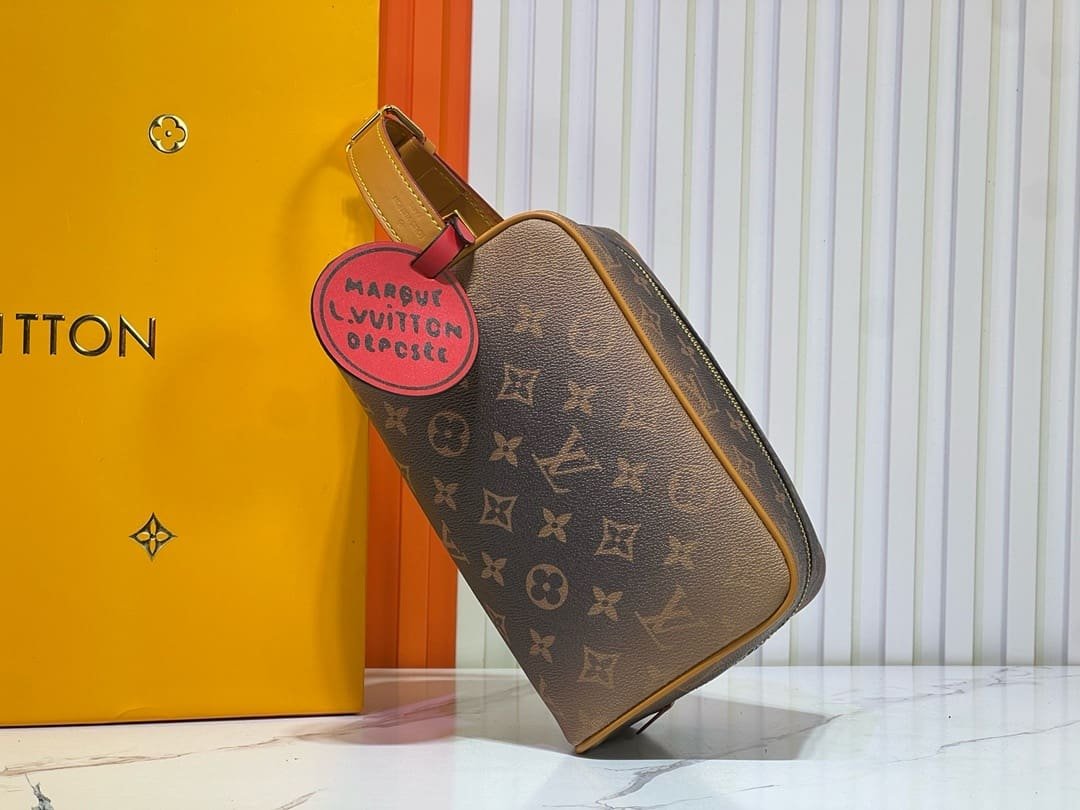 L0vis Vvtt0n M11765 Locker Dopp Kit