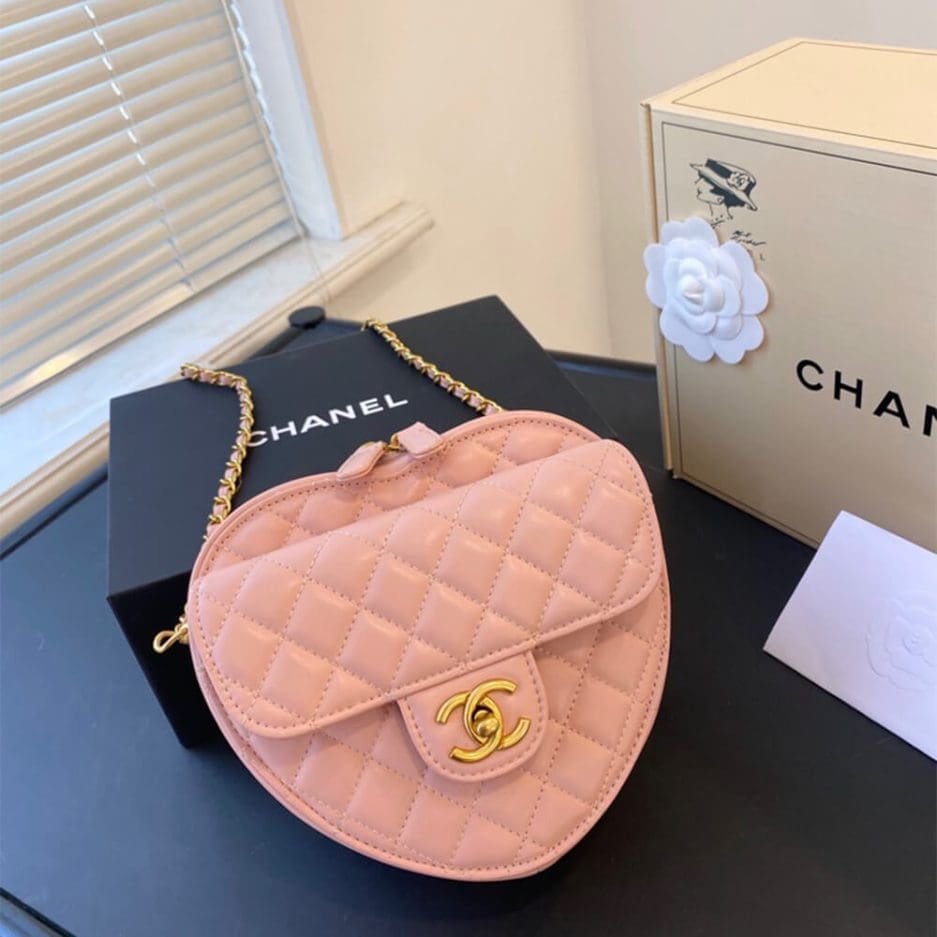 Ch**el 22s Heart Bag AS3191