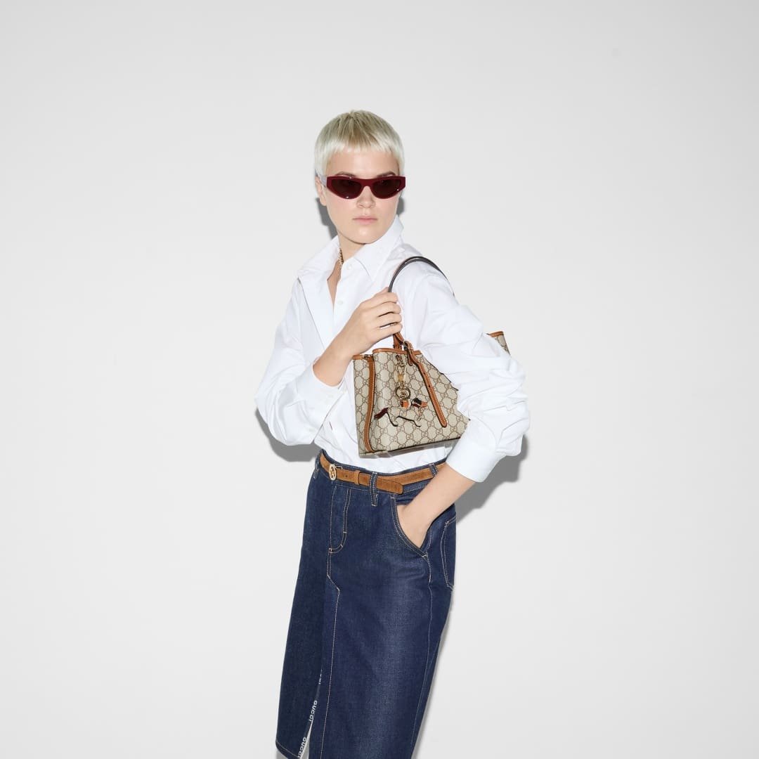 Gvc*1 Emblem medium tote bag