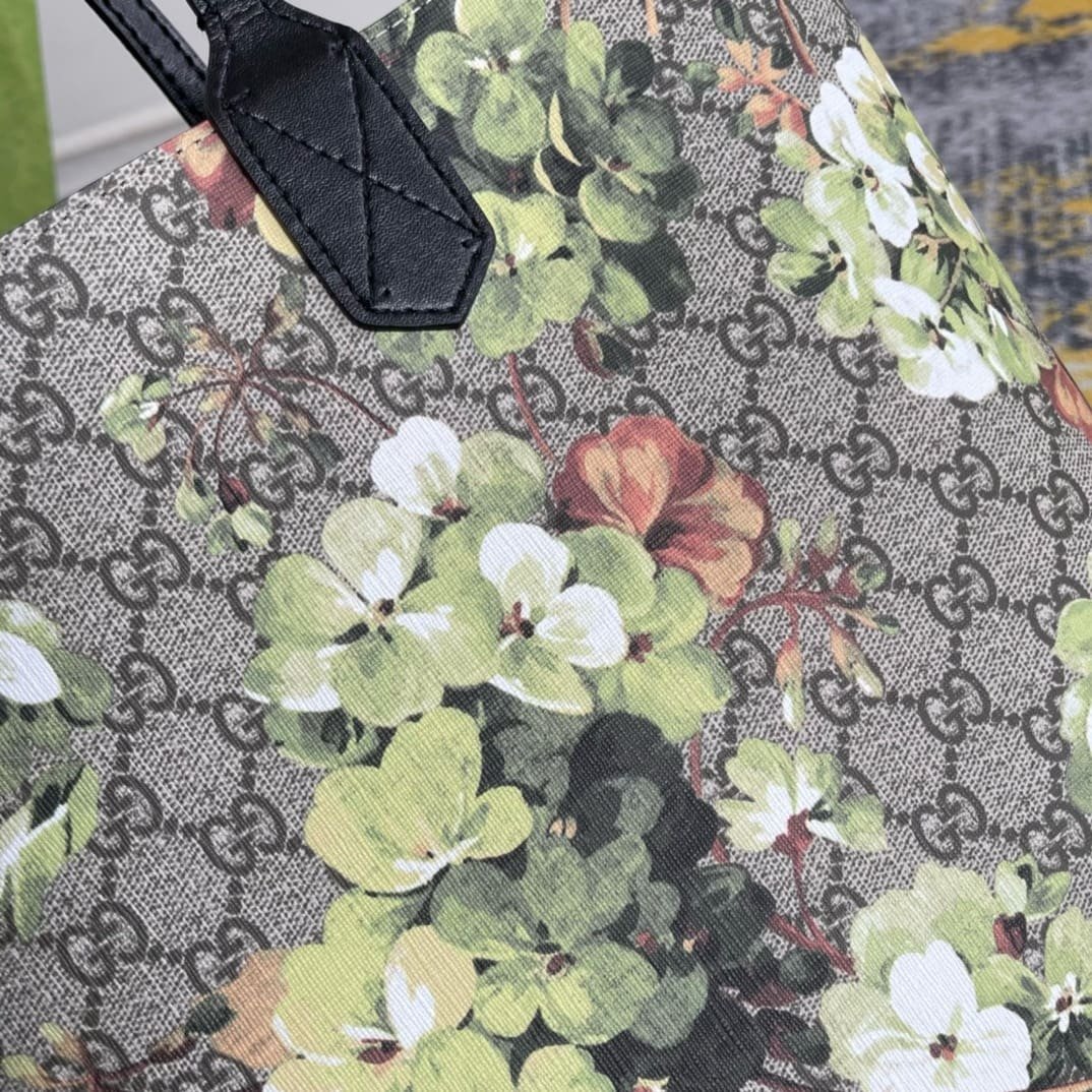 Gvc*1  Svp*me Monogram Blooms Medium Reversible Tote