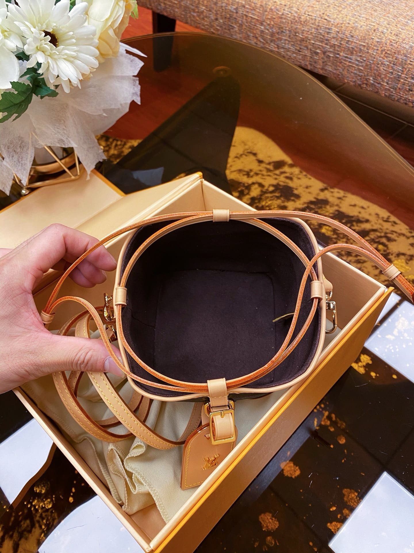 L0vis Vvtt0n M57099 Mini Bucket Bag