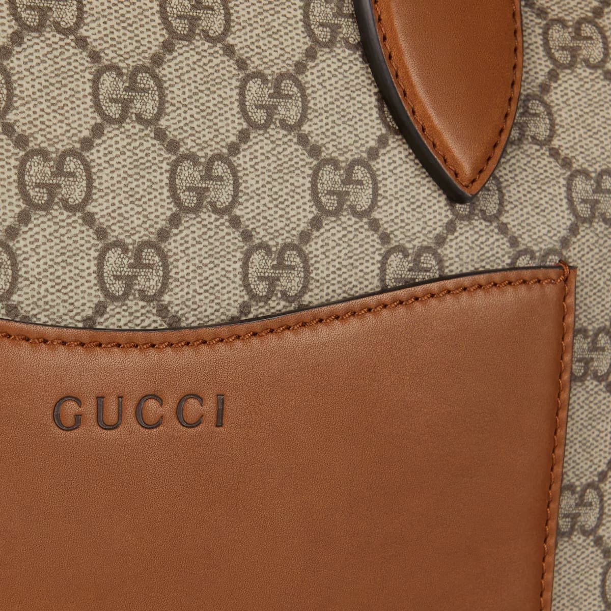 Gvc*1 EMBLEM MEDIUM BRIEFCASE
