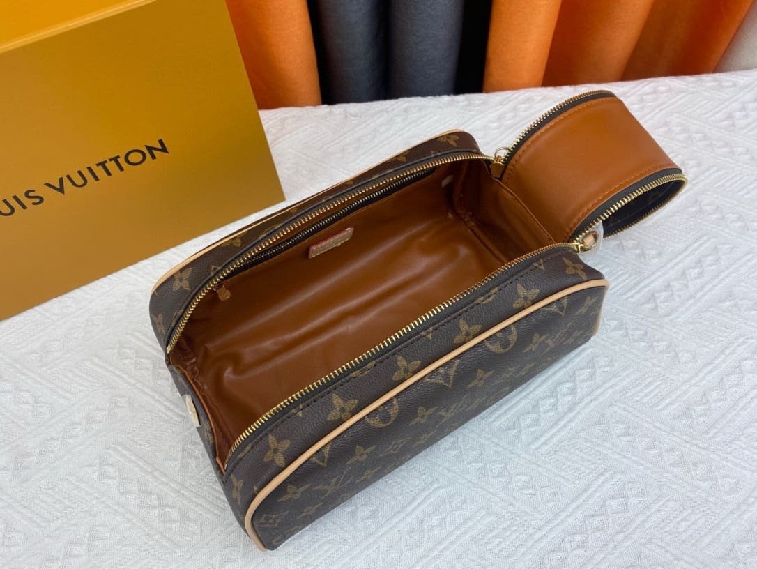 L0vis Vvtt0n King Size Toiletry Bag M47528