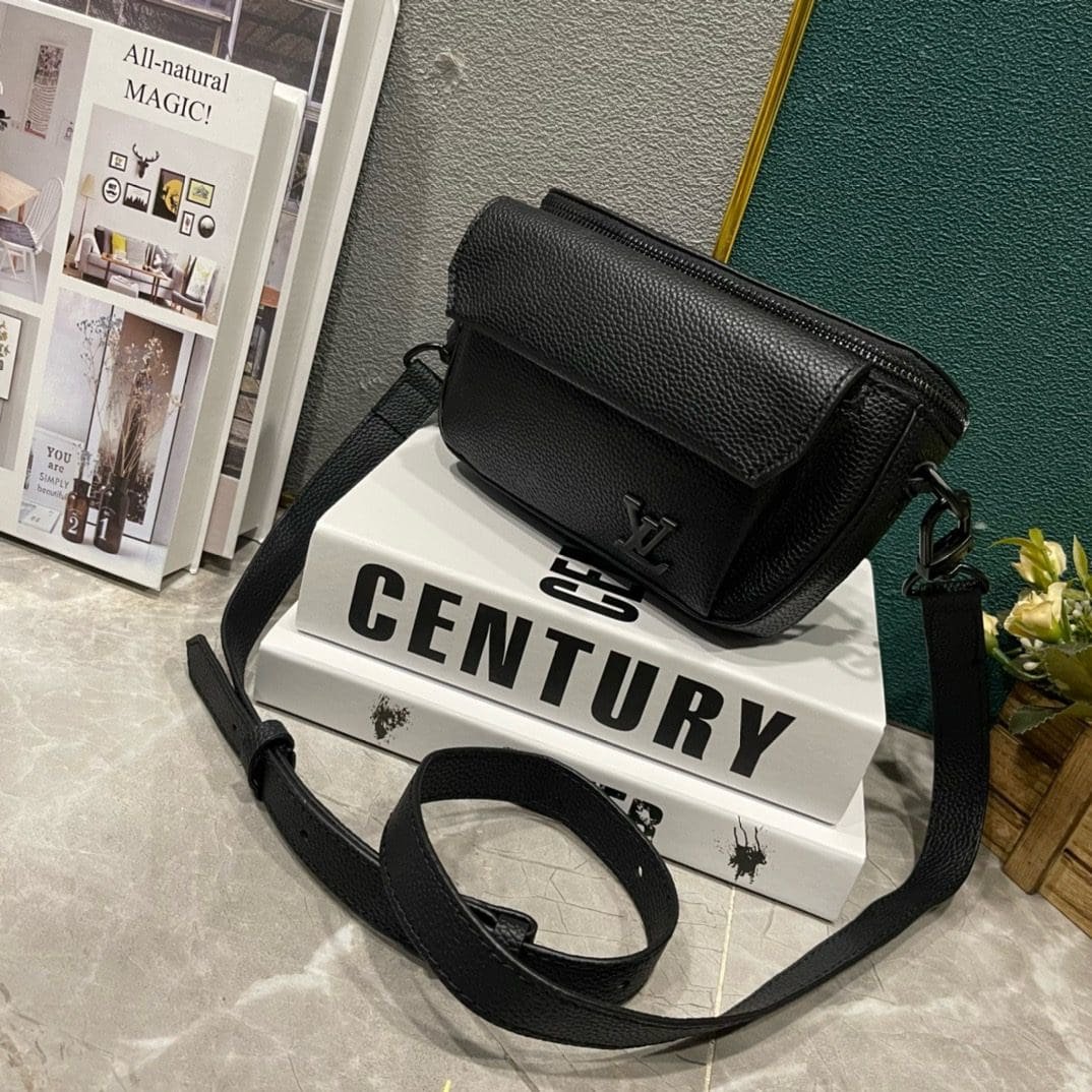 L0vis Vvtt0n M83563 PILOT MINI BAG