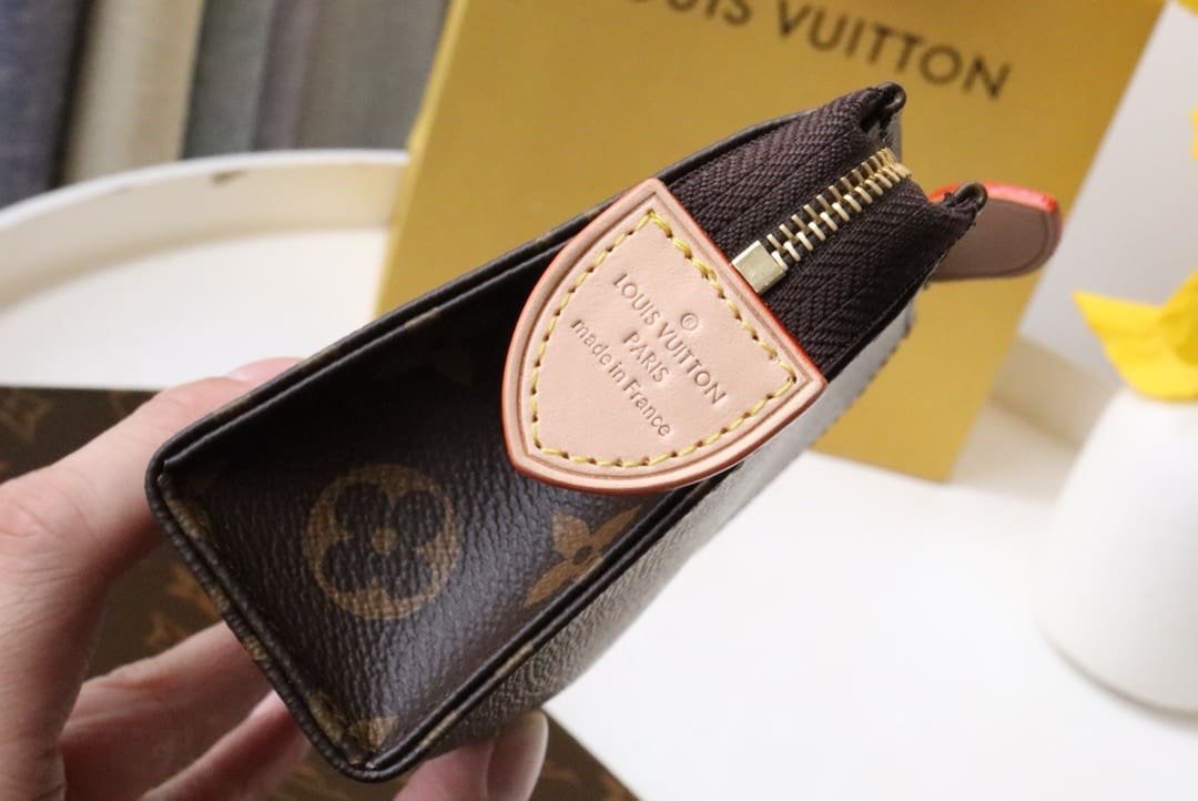 L0vis Vvtt0n M81412 Toiletry Pouch On Chain