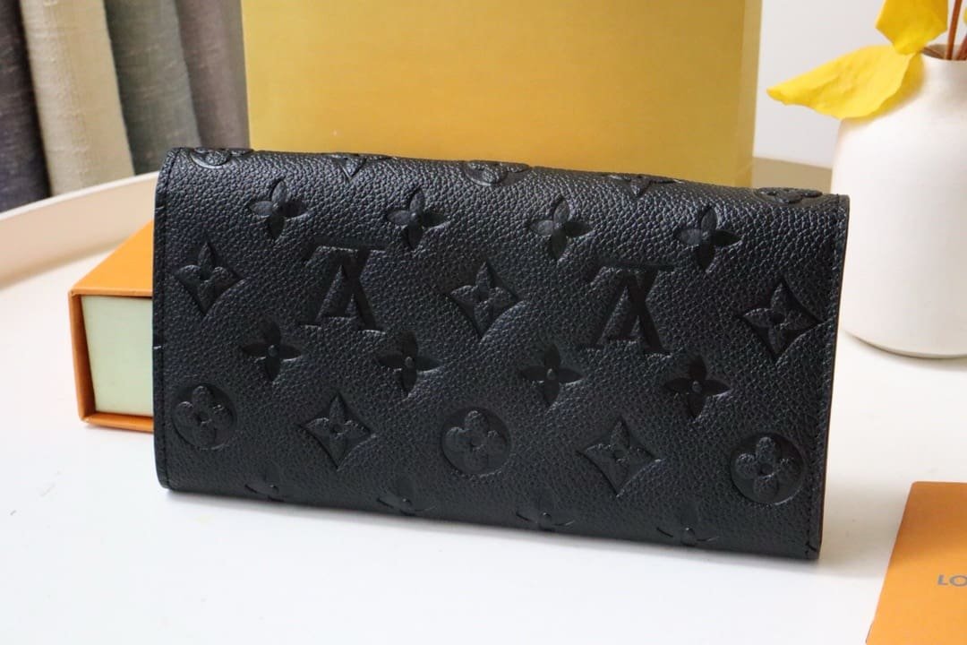 L0vis Vvtt0n M82257 Sarah Wallet