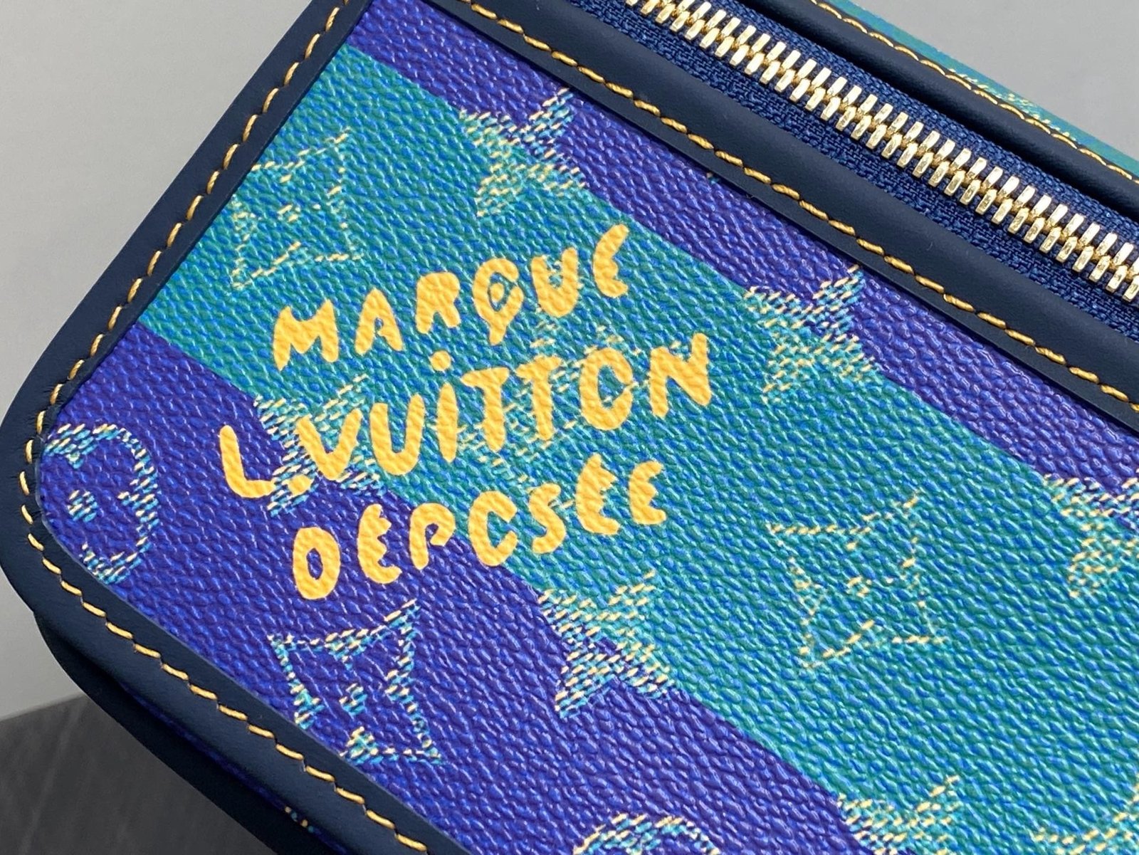 L0vis Vvtt0n M15173 Bosphore Wearable Wallet