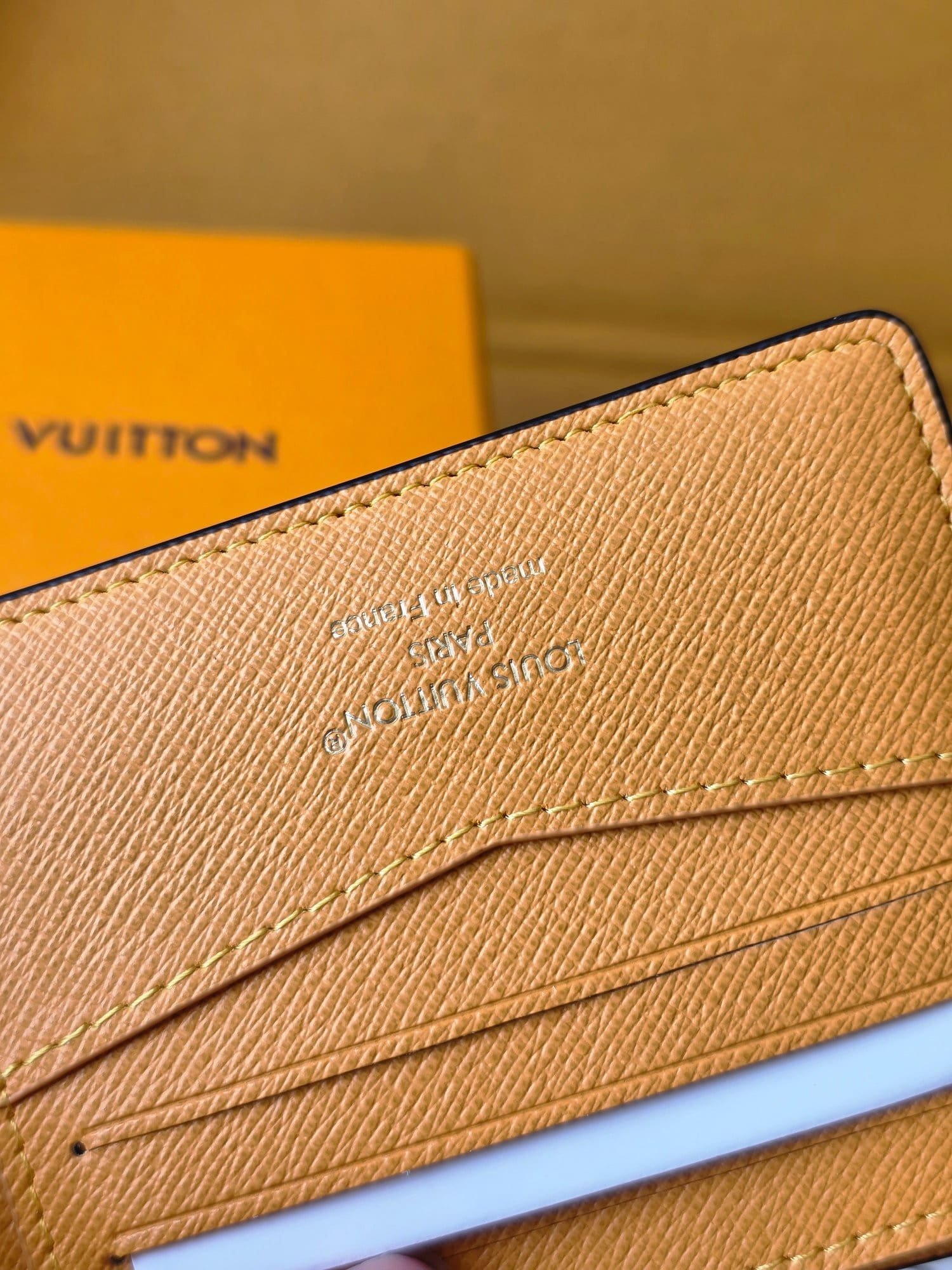 L0vis Vvtt0n M25795 Slender Wallet