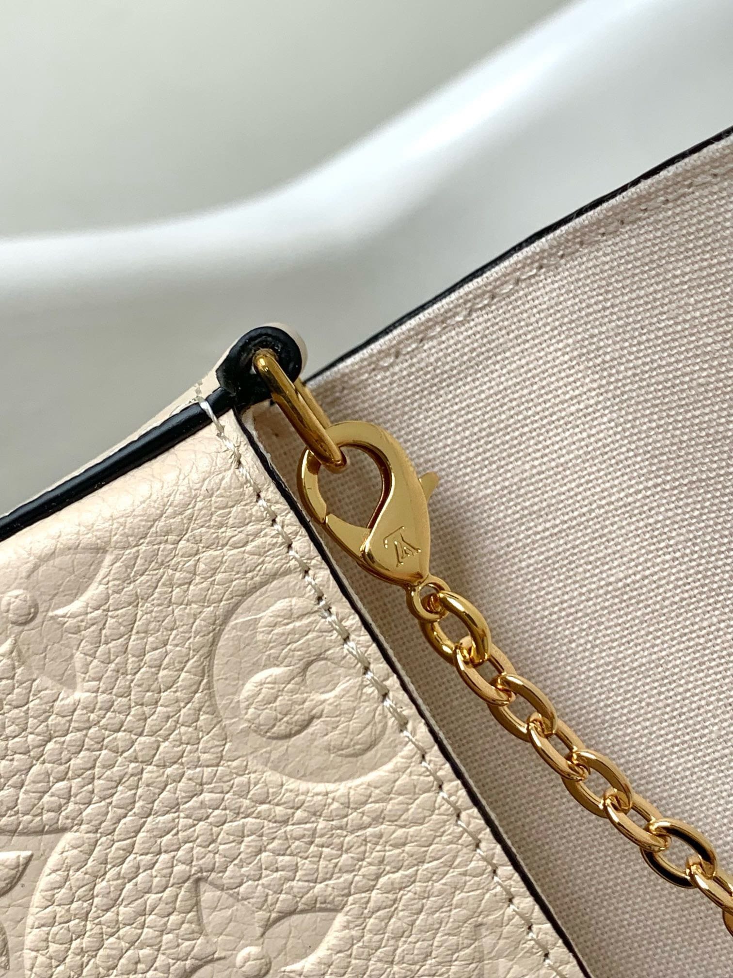 L0vis Vvtt0n M82363 Félicie Pochette