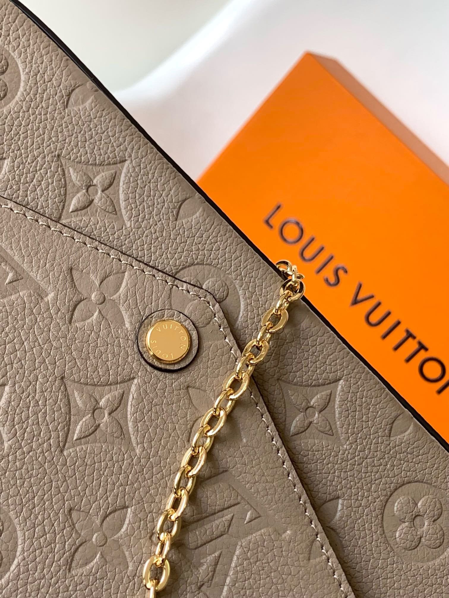 L0vis Vvtt0n M82609 Félicie Pochette