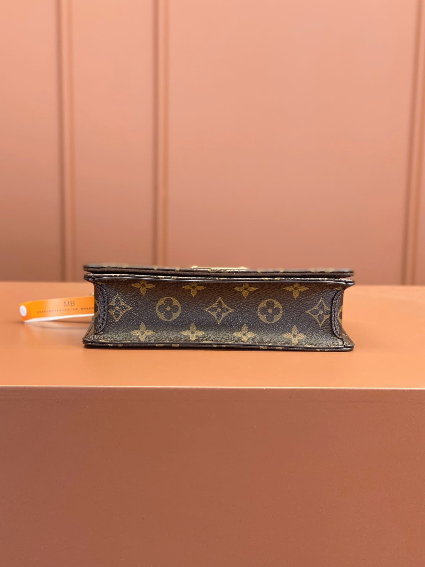 L0vis Vvtt0n M82509 Wallet On Chain Lily