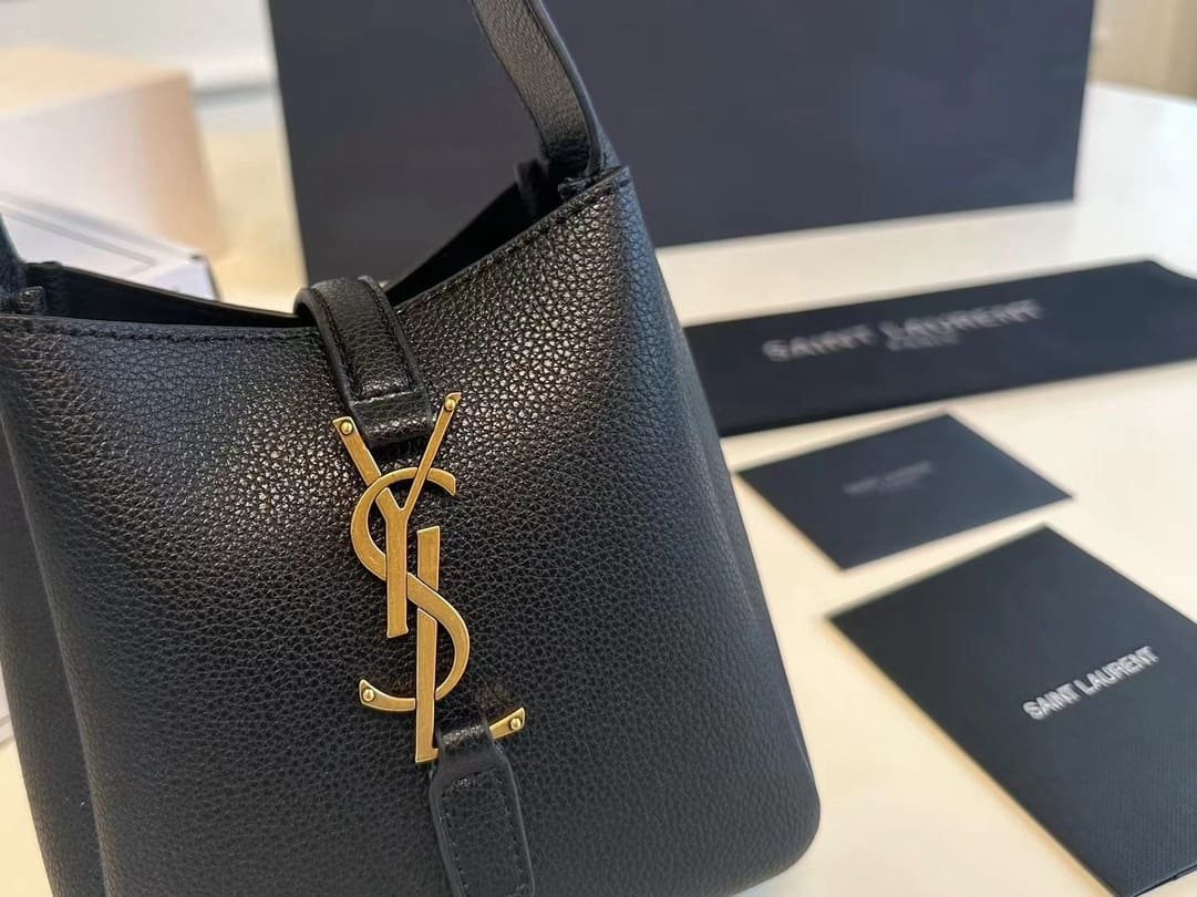 Sa1nt Lau*nt LE 5 À 7 S*pple baby in grained leather