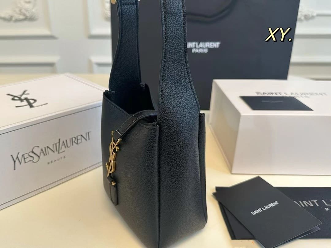 Sa1nt Lau*nt LE 5 À 7 S*pple baby in grained leather