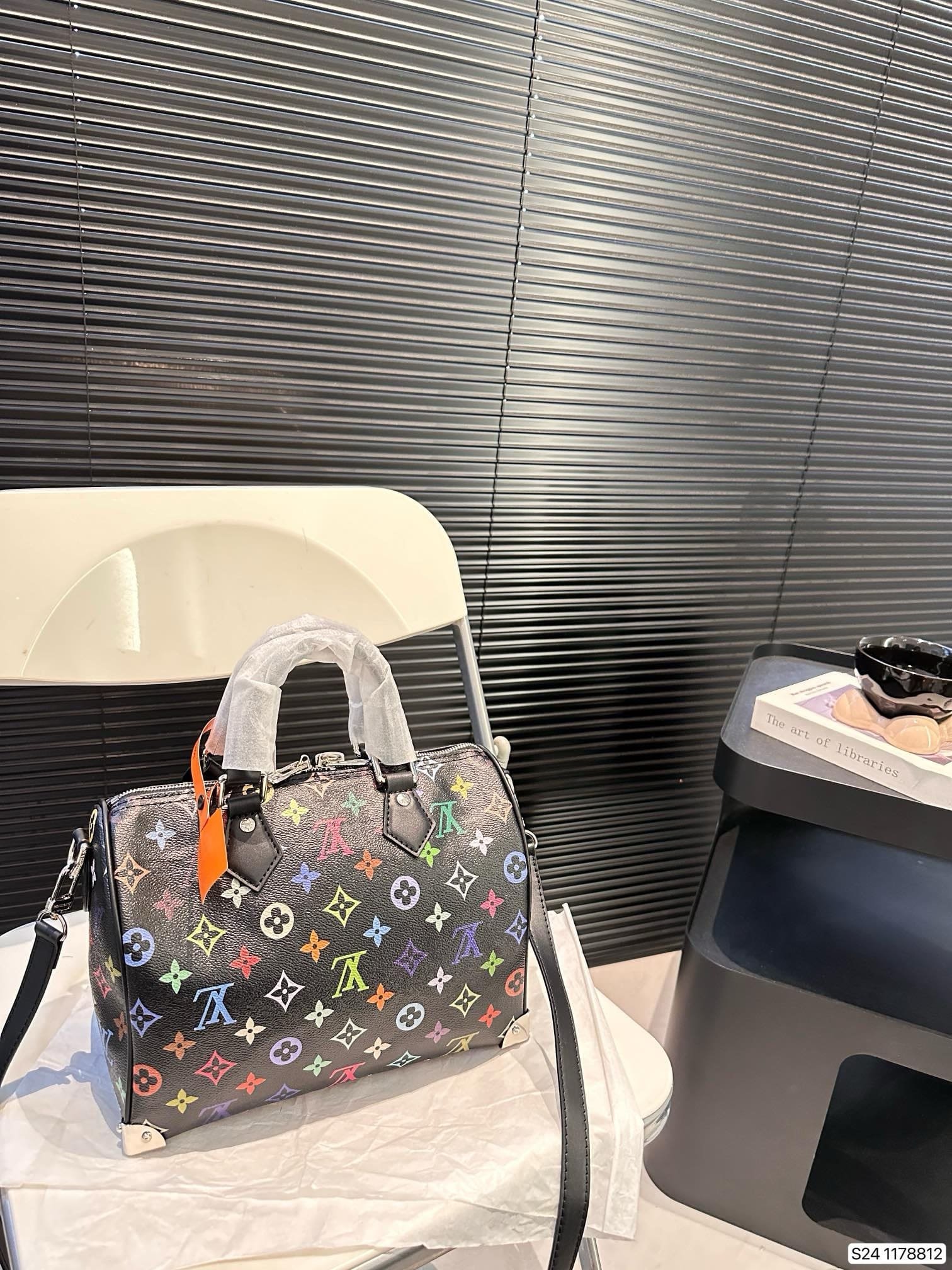 L0vis Vvtt0n M13257 LV x TM Speedy Soft 30