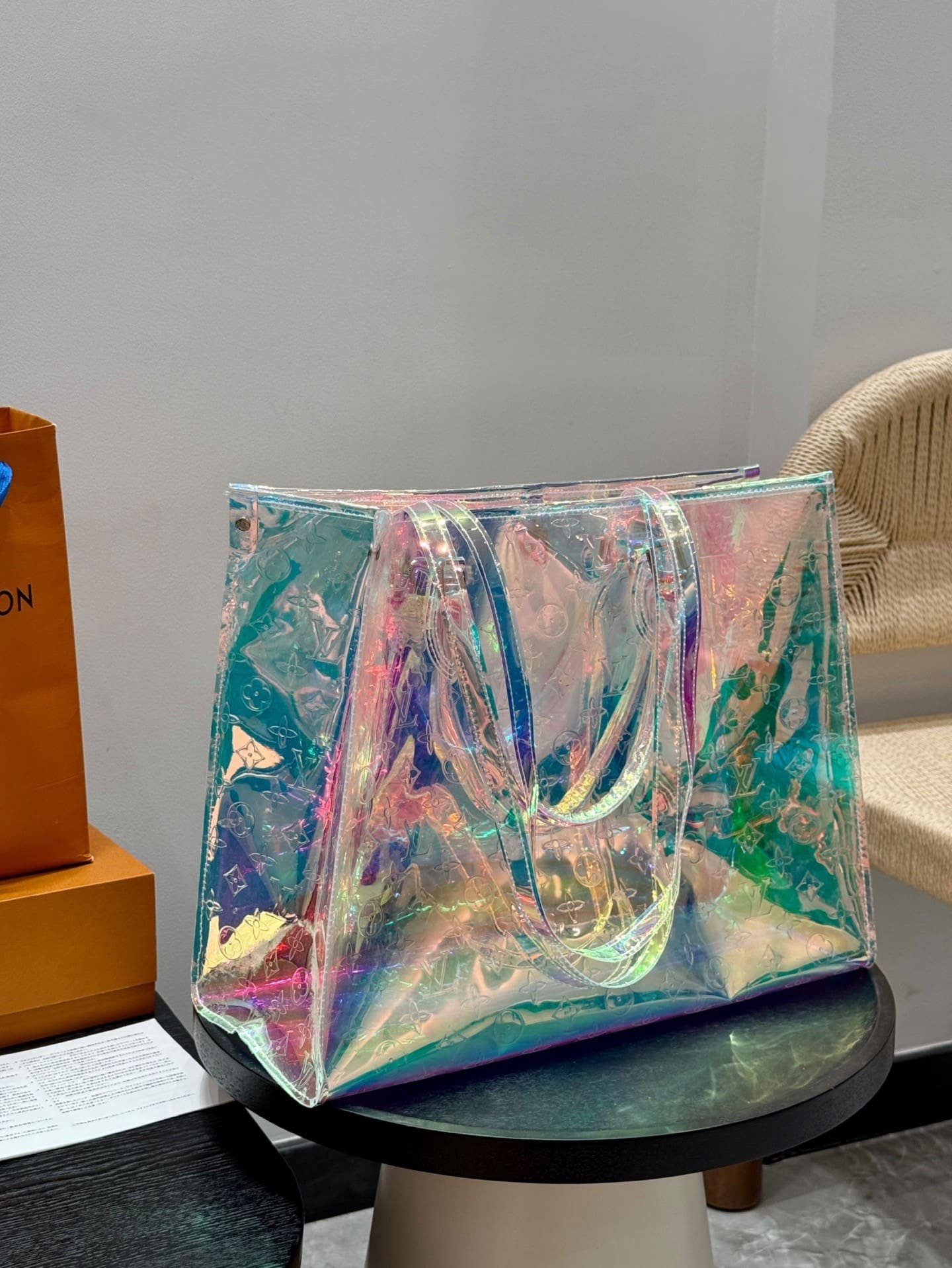 L0vis Vvtt0n onthego tote bag