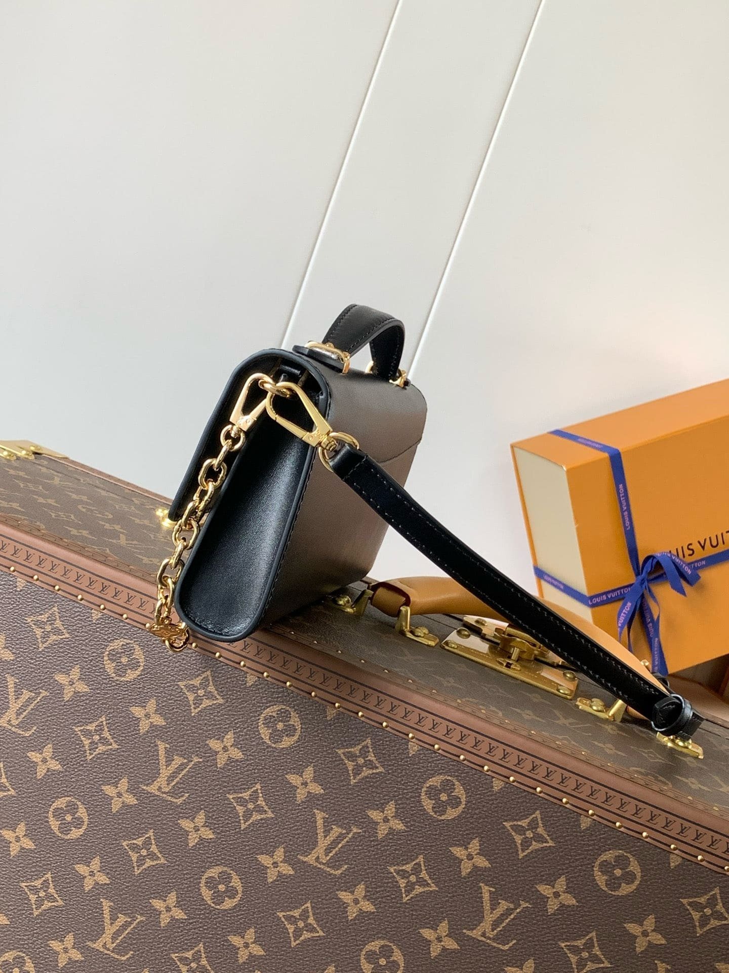 L0vis Vvtt0n M12143 Wallet On Chain Capucines