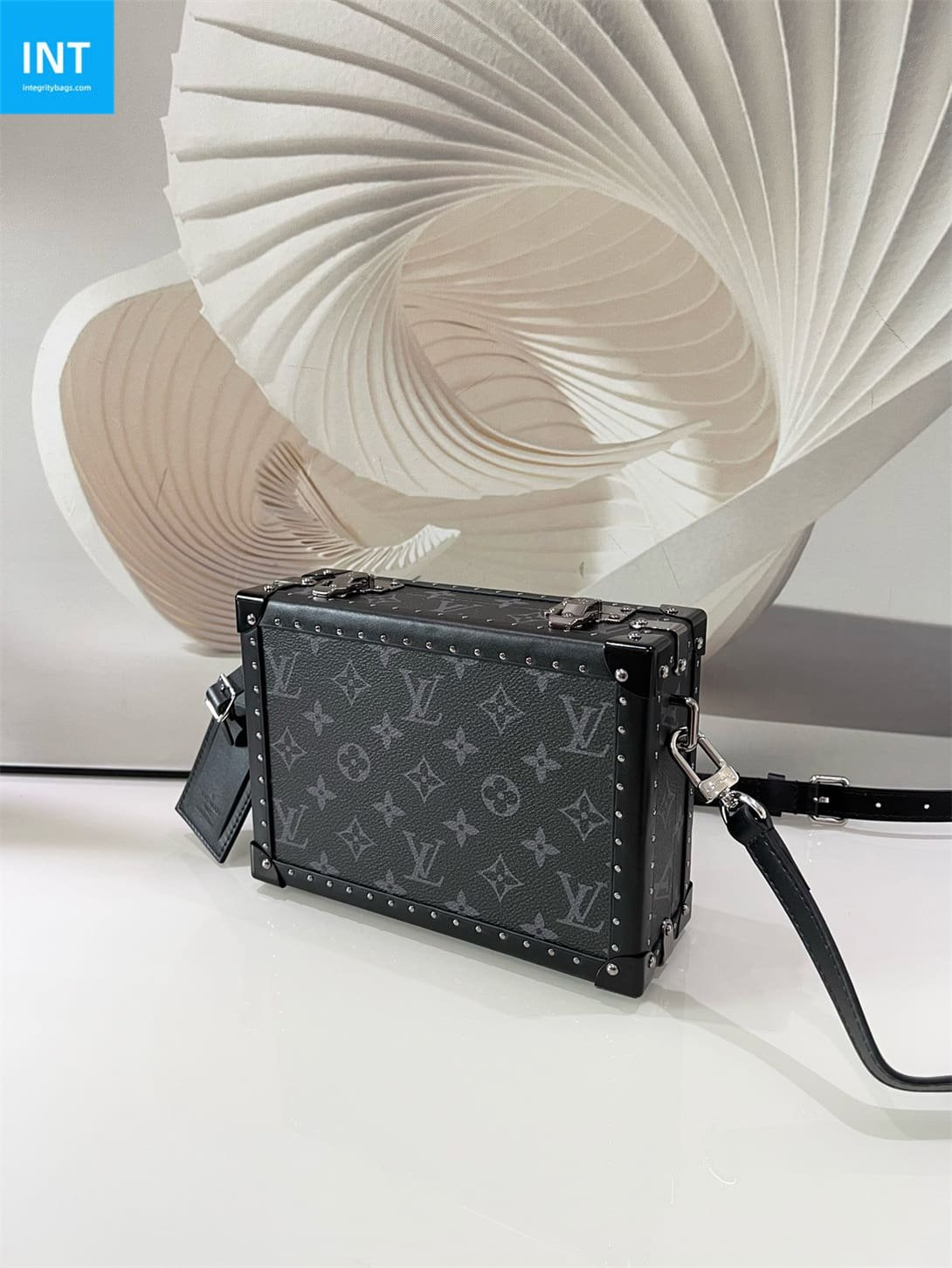 L0vis Vvtt0n M20251 CLUTCH BOX Portable Hard Case