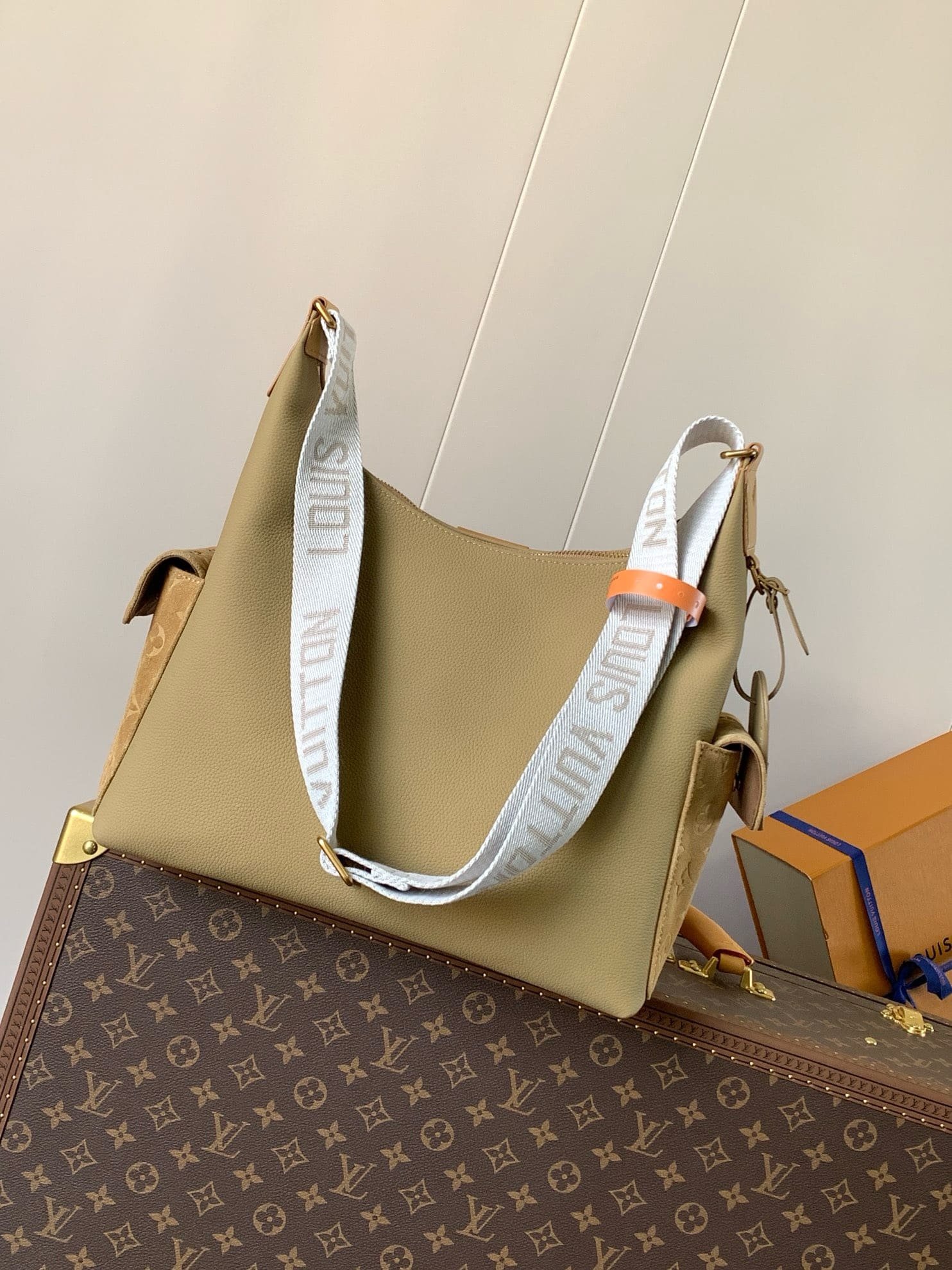 L0vis Vvtt0n M12697 Hobo Cargo