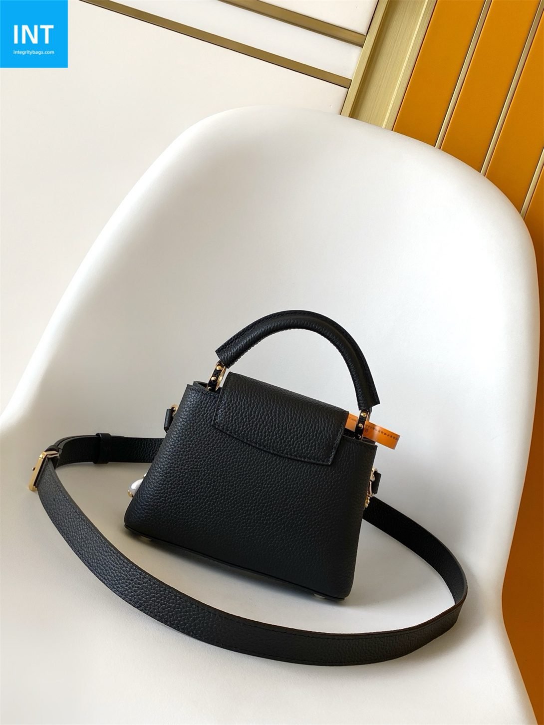L0vis Vvtt0n M25903 Capucines Mini