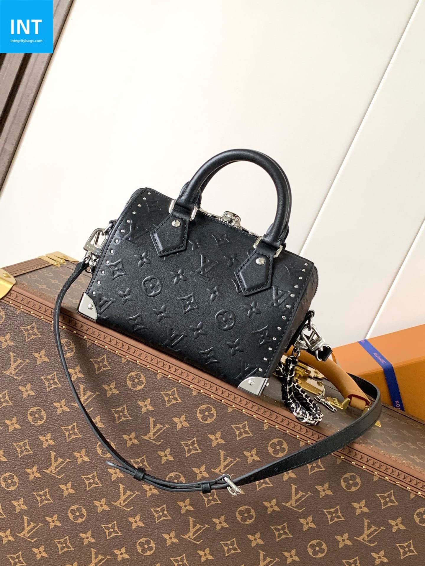 L0vis Vvtt0n M14575 Speedy Trunk 20