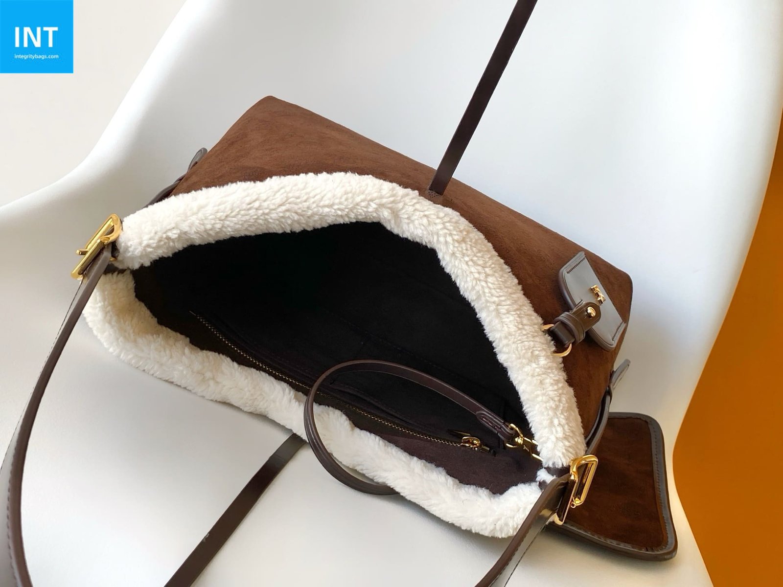 L0vis Vvtt0n M26421 CarryAll PM