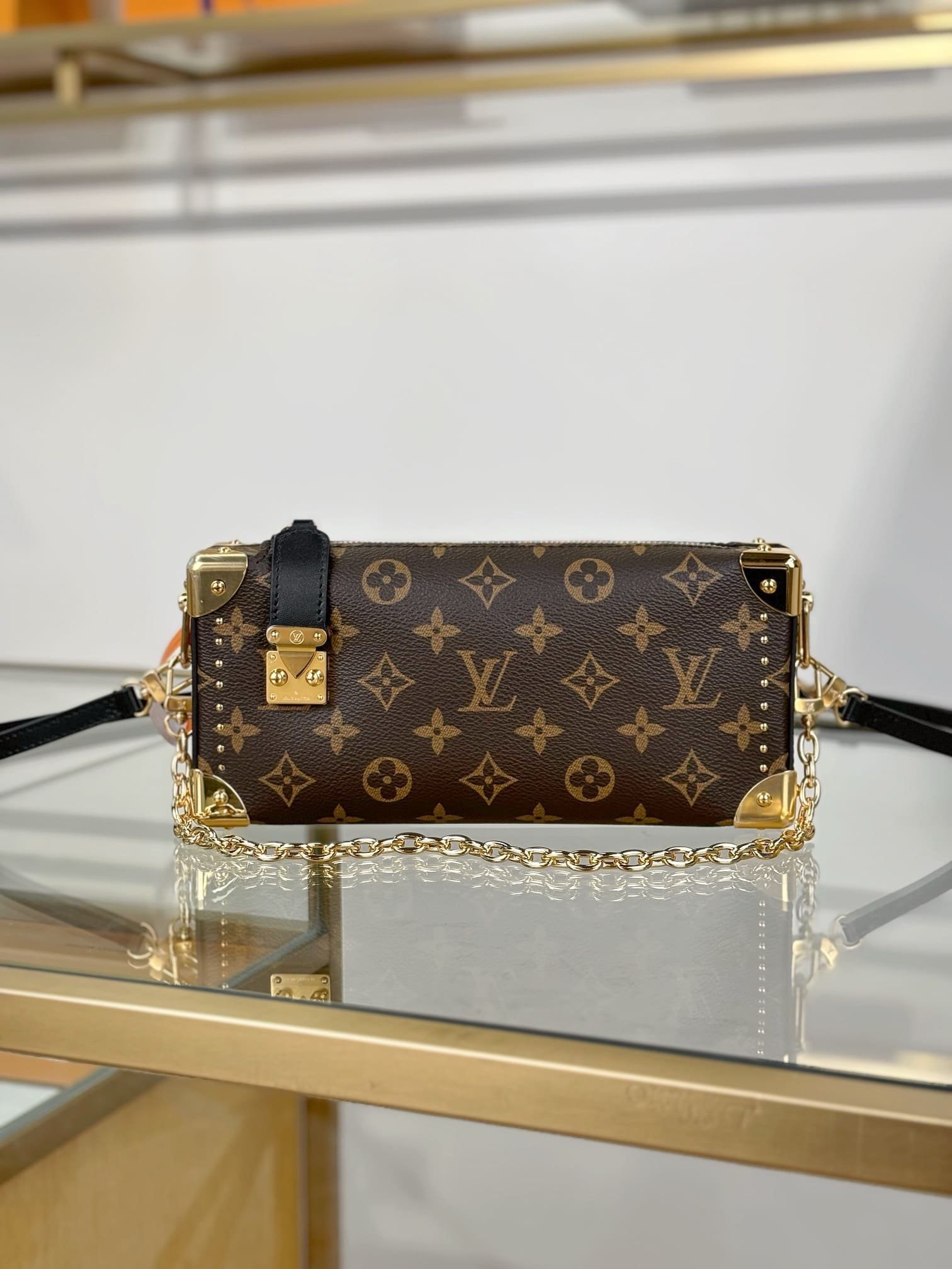 L0vis Vvtt0n M13147 SLIM TRUNK BAG