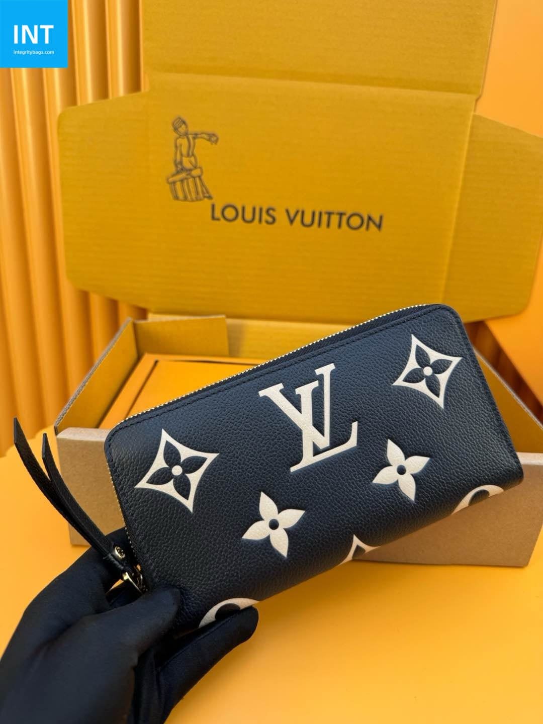 L0vis Vvtt0n M80481 Zippy Wallet
