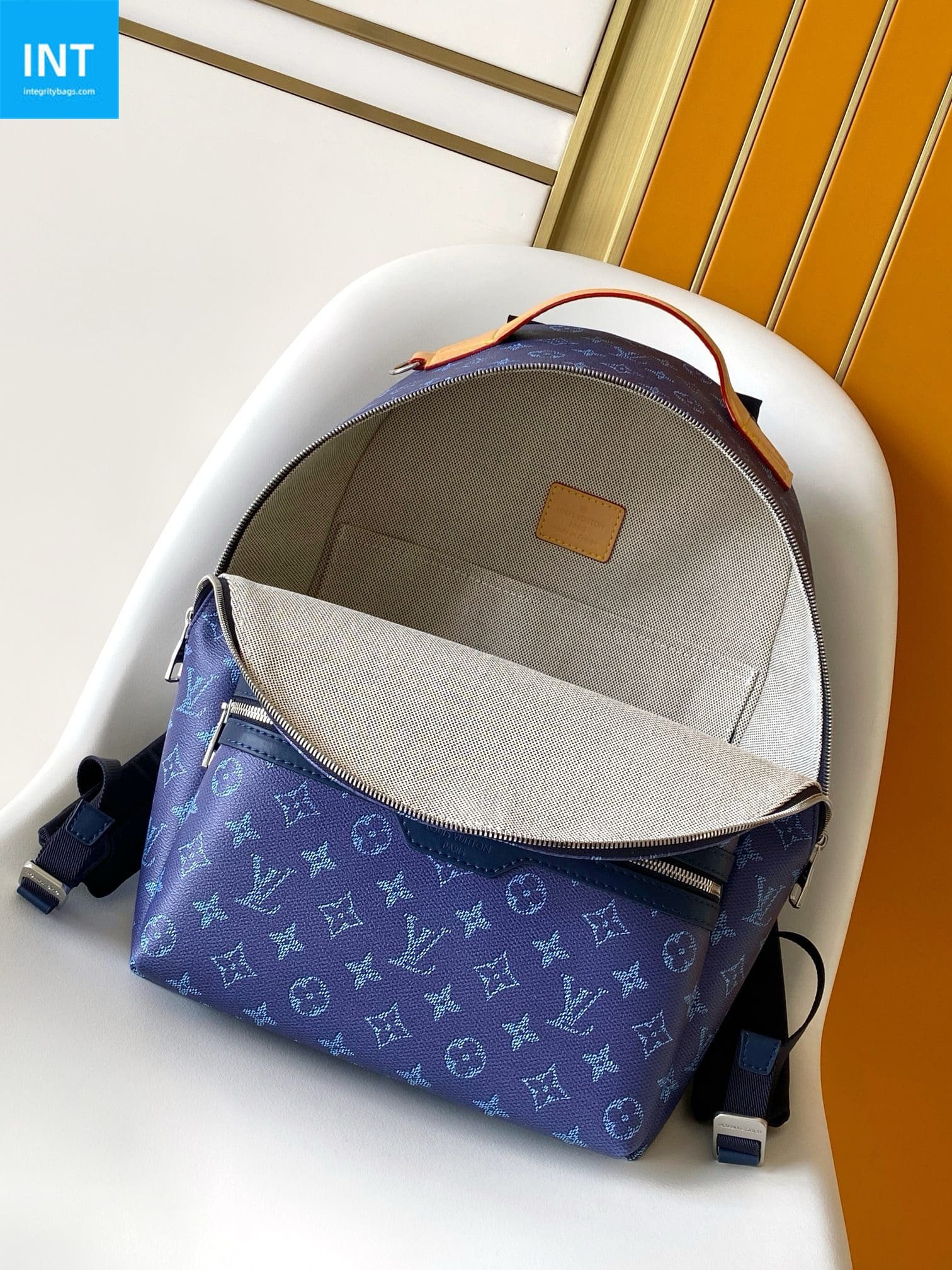 L0vis Vvtt0n M26942 Discovery Backpack PM