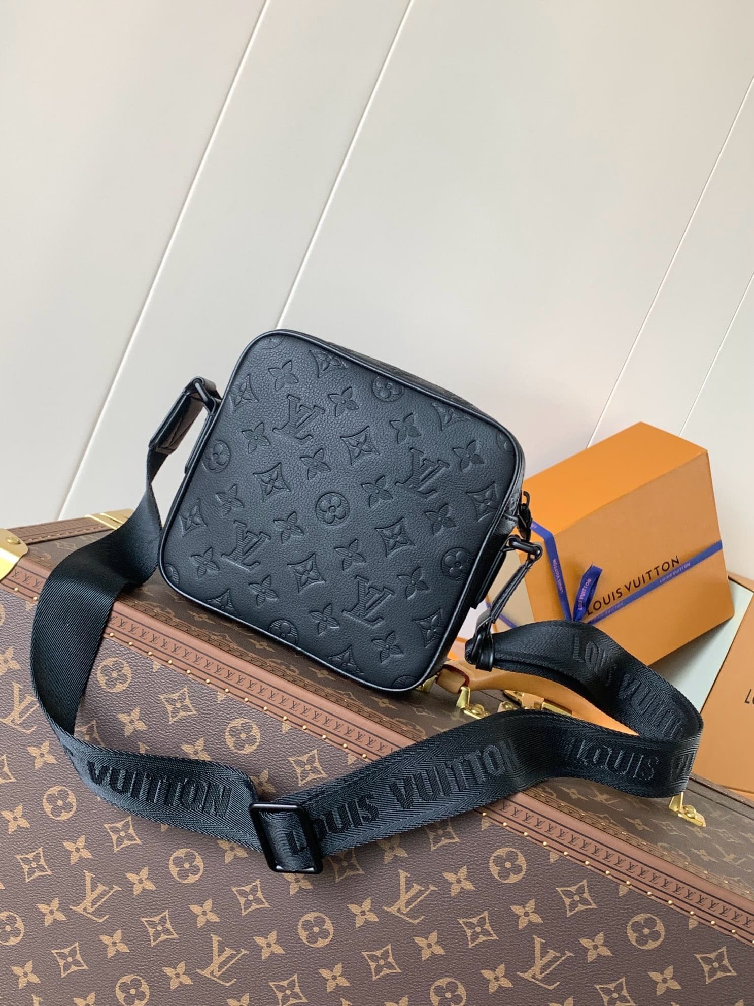 L0vis Vvtt0n M12516 Getaway Messenger