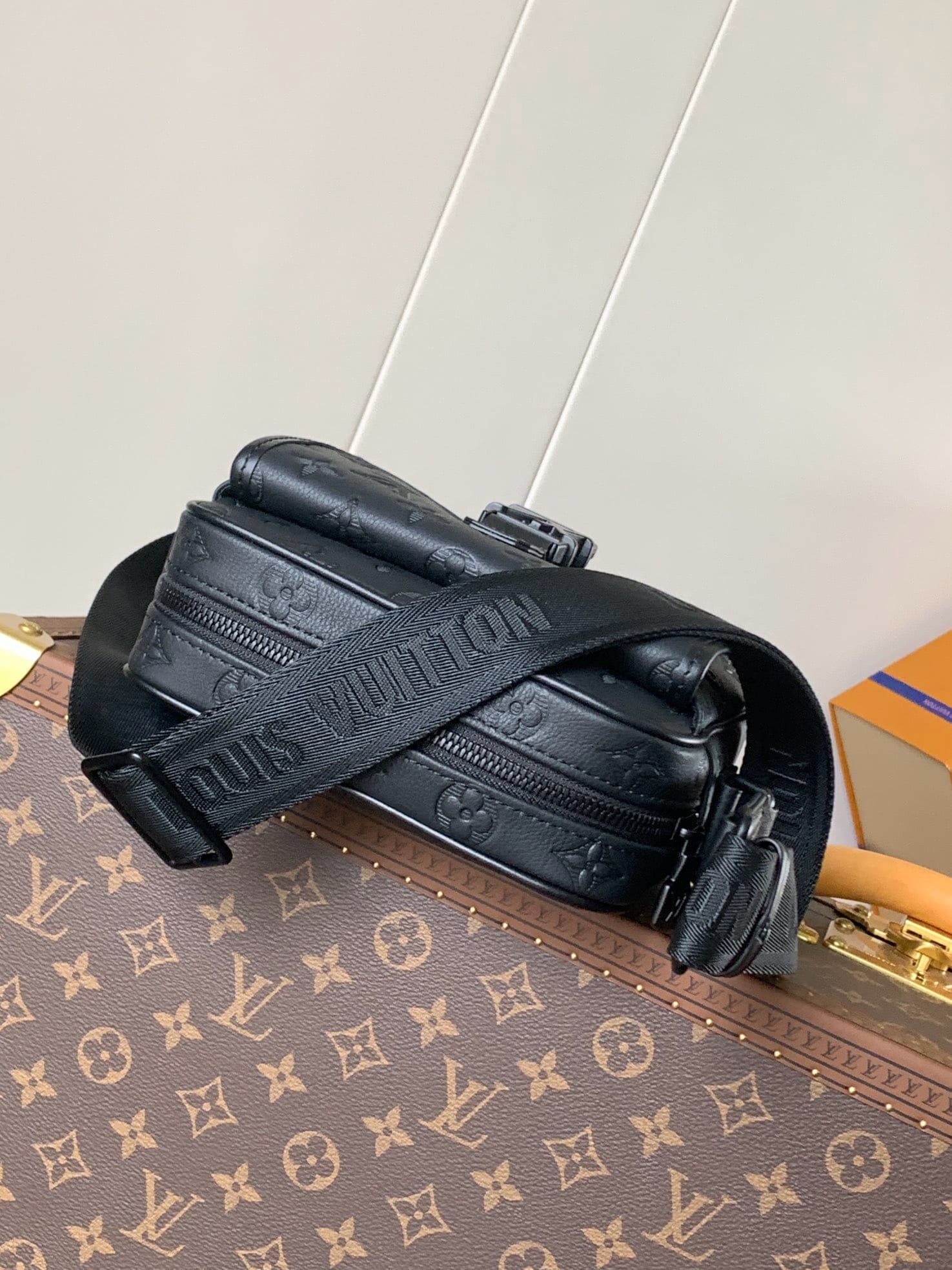 L0vis Vvtt0n M12516 Getaway Messenger