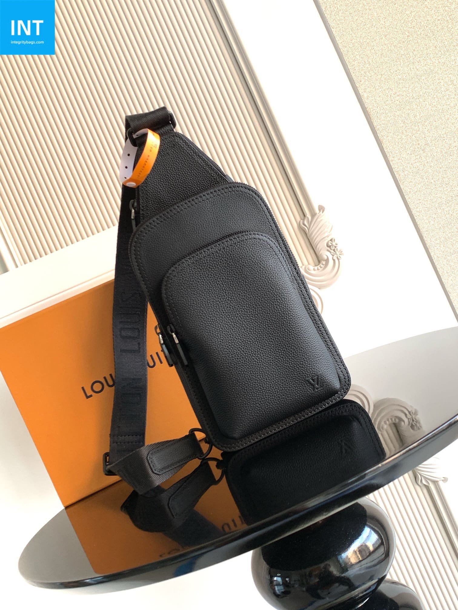 L0vis Vvtt0n M15255 Avenue Slingbag PM