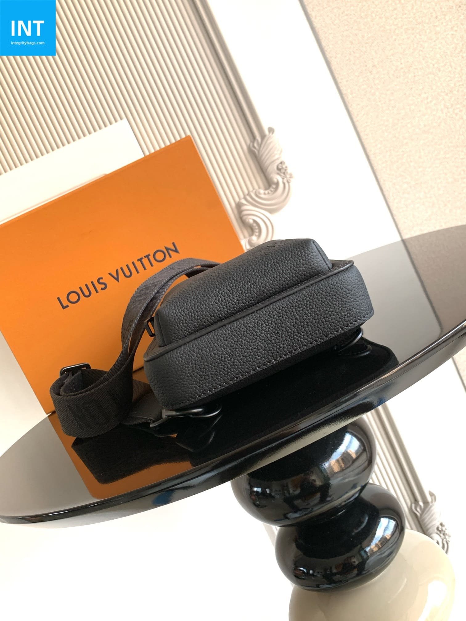 L0vis Vvtt0n M15255 Avenue Slingbag PM