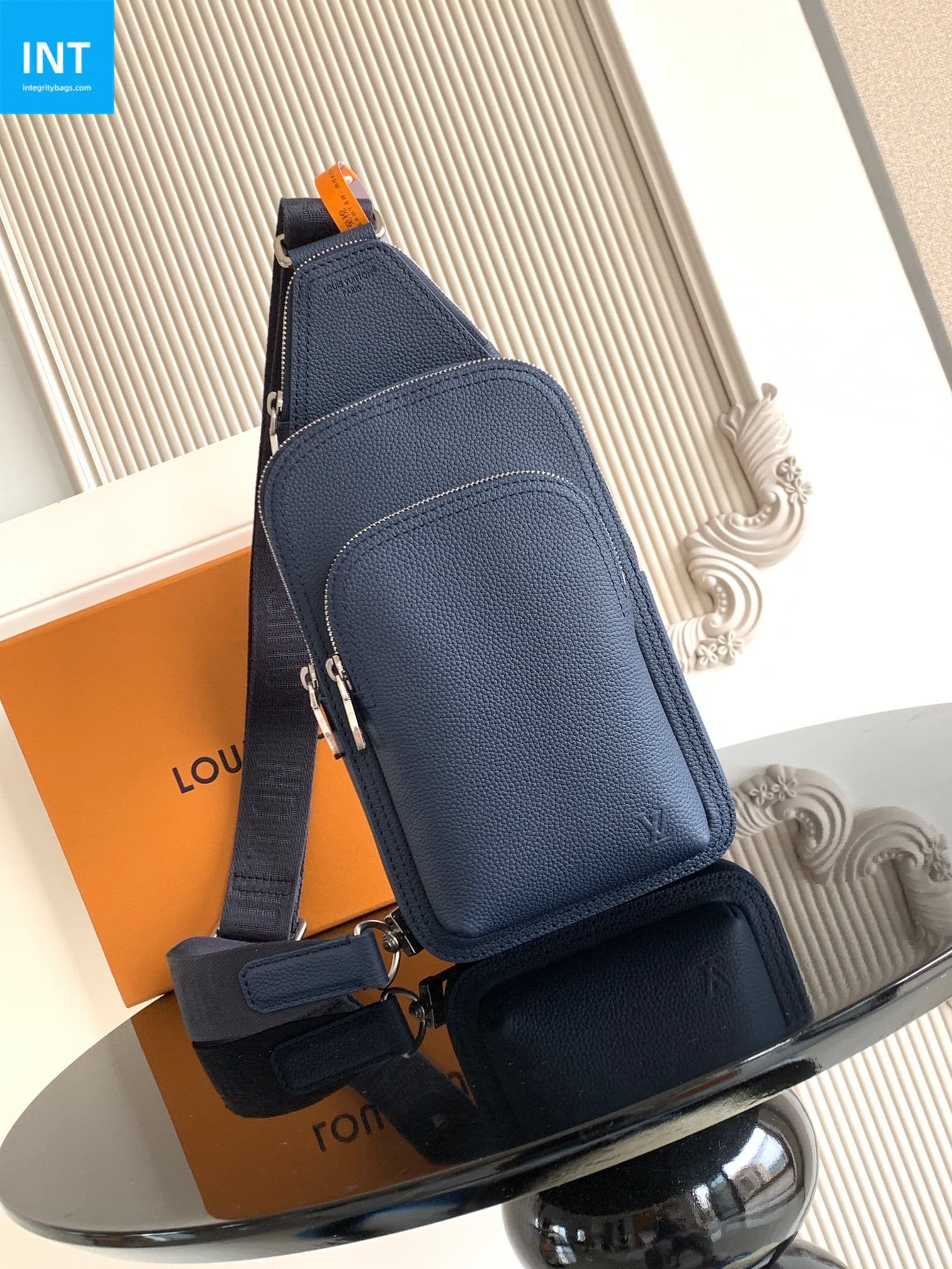 L0vis Vvtt0n M15269 Avenue Slingbag PM