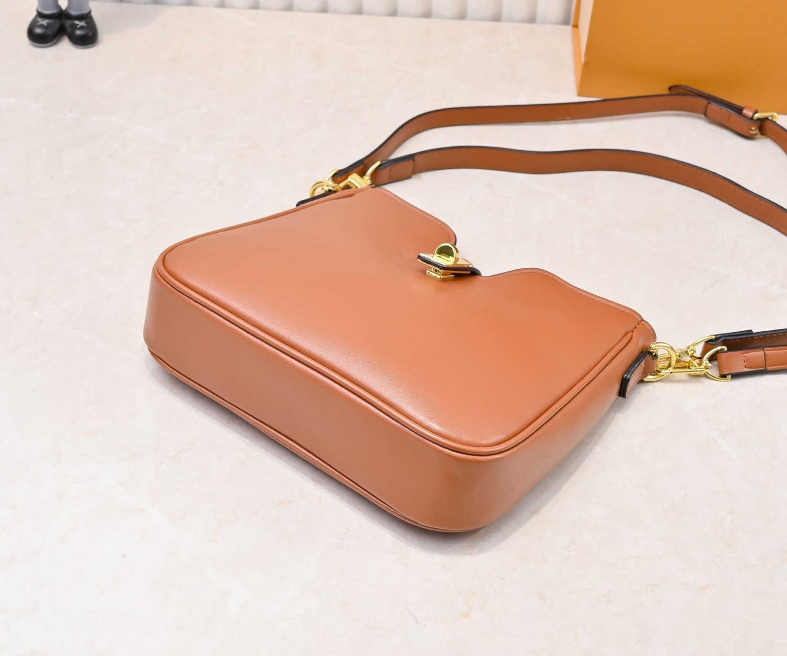 L0vis Vvtt0n’s new hobo bag