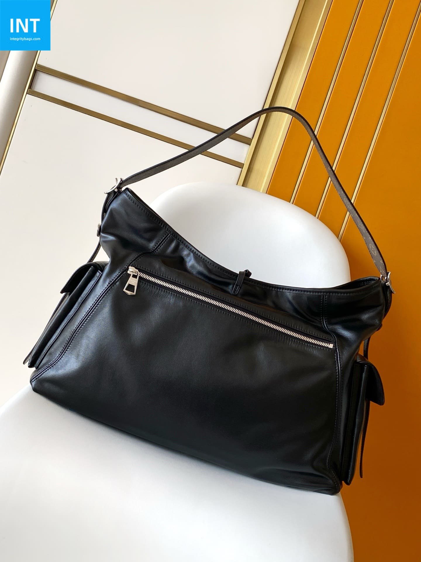 L0vis Vvtt0n M15175 CarryAll Travel Bag
