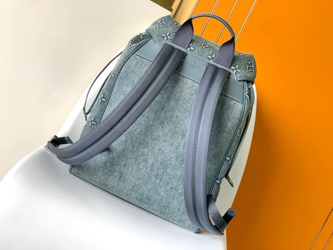 L0vis Vvtt0n M22534 Montsouris Monogram Backpack