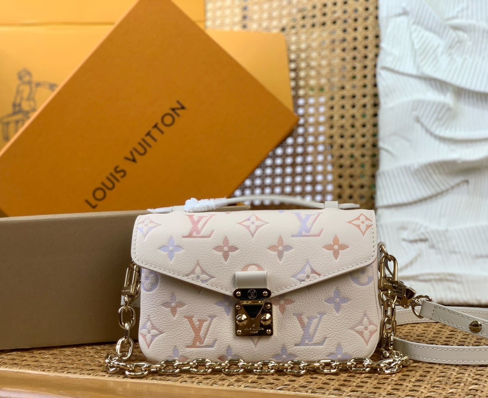 L0vis Vvtt0n M25682 Pochette Métis East West
