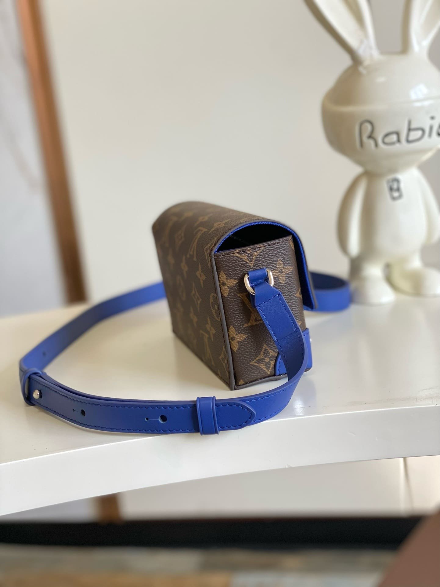 L0vis Vvtt0n M12810 Steamer Wearable Wallet