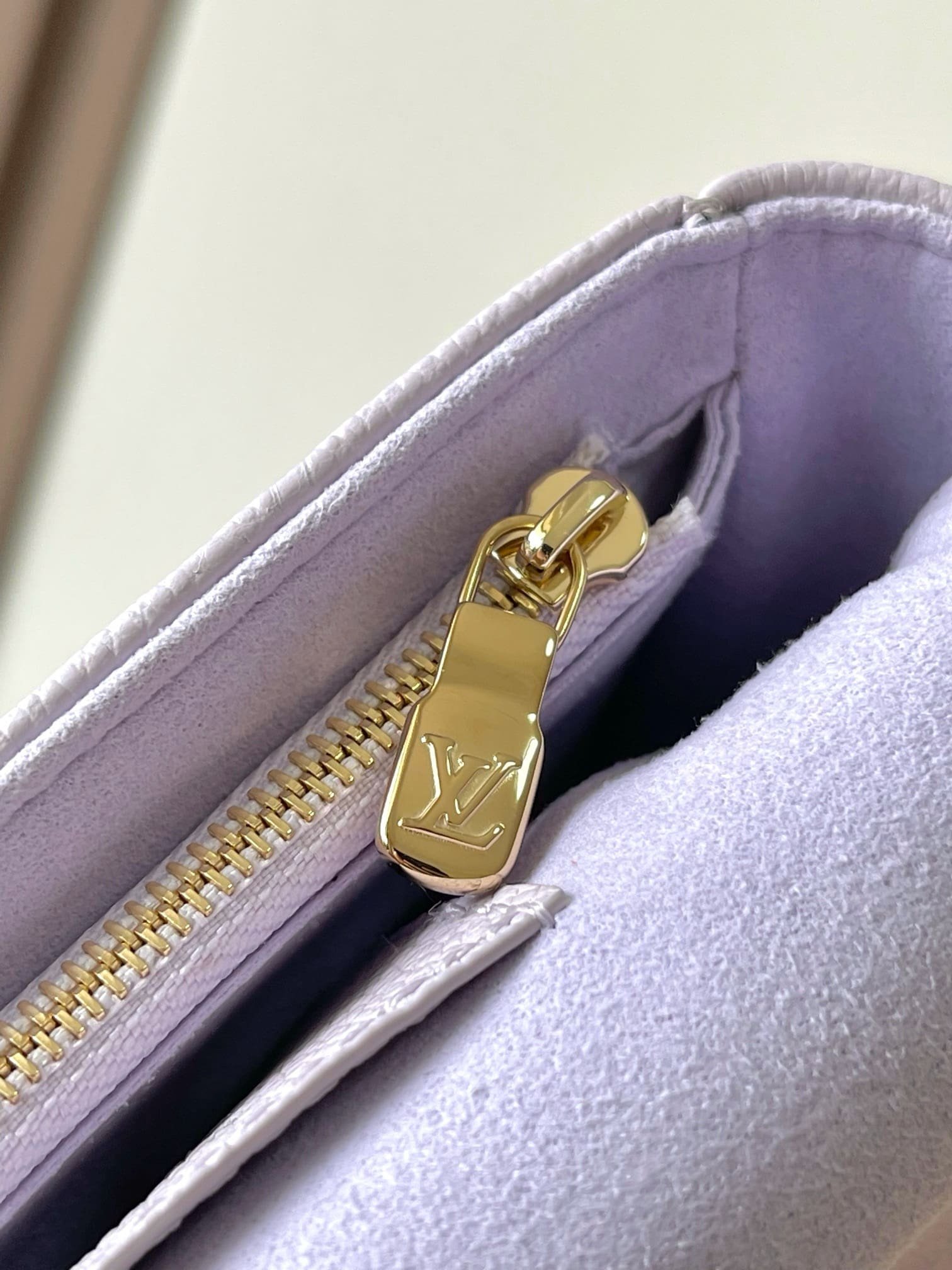 L0vis Vvtt0n M25714 Wallet On Chain Ivy