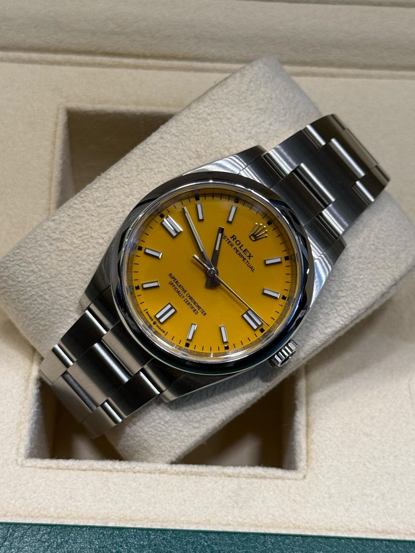 R01ex Oyster Perpetual 36 126000 Stainless Steel Yellow Dial