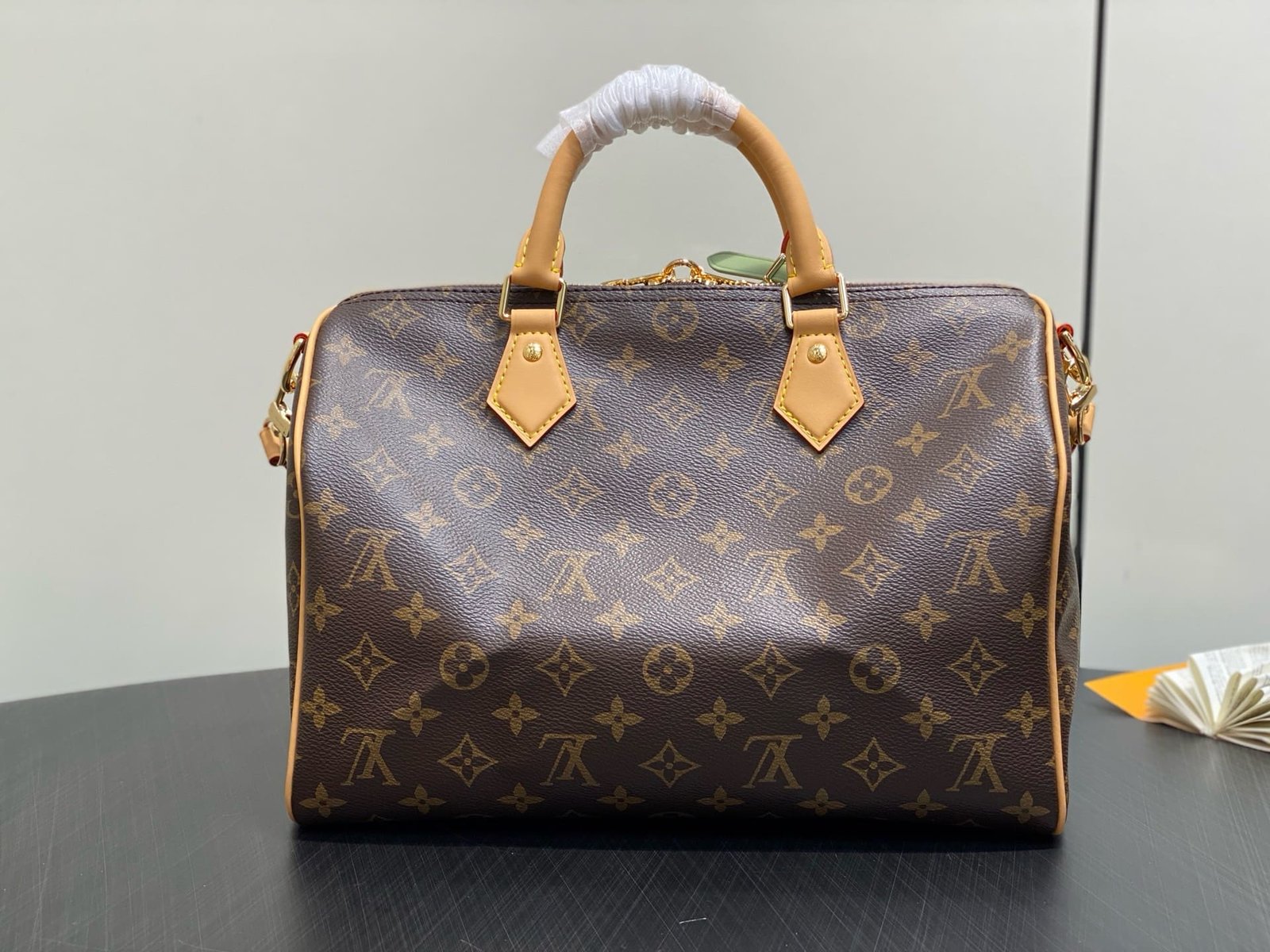 L0vis Vvtt0n M15107 Speedy Soft 30 Lucky