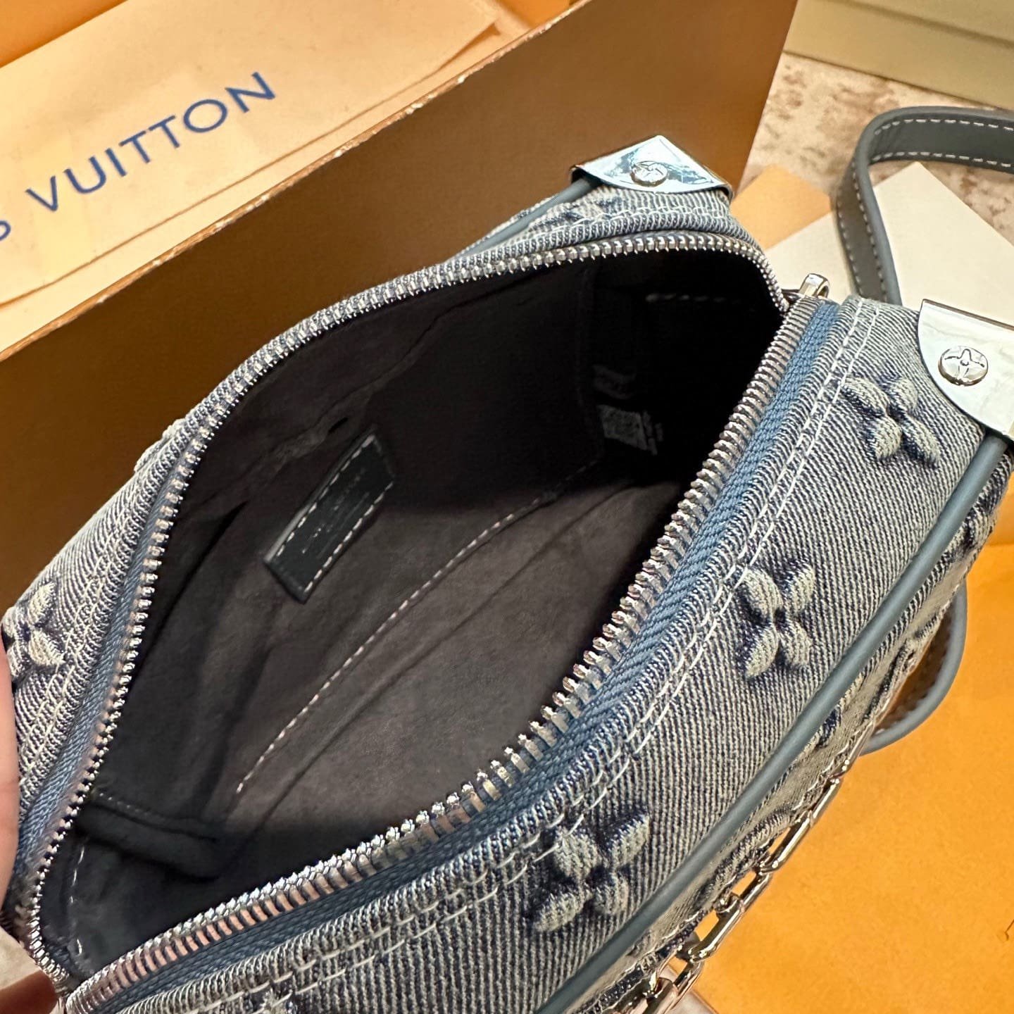 L0vis Vvtt0n mini soft trunk bag