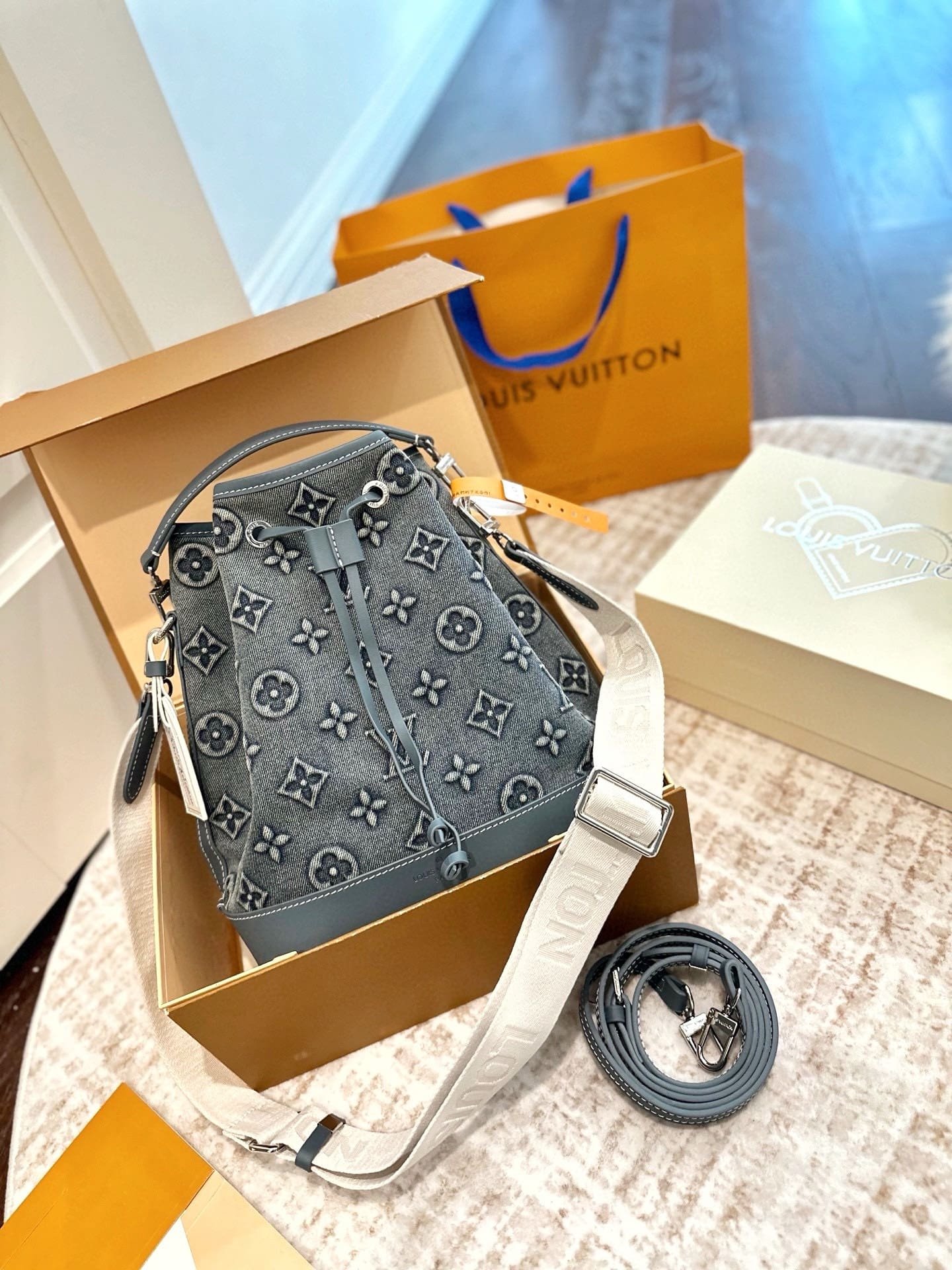 L0vis Vvtt0n Denim Bucket Bag