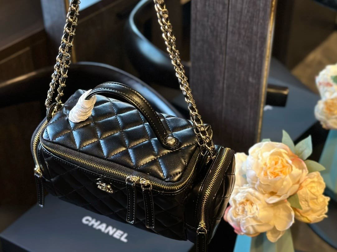 Ch**el Vanity Case